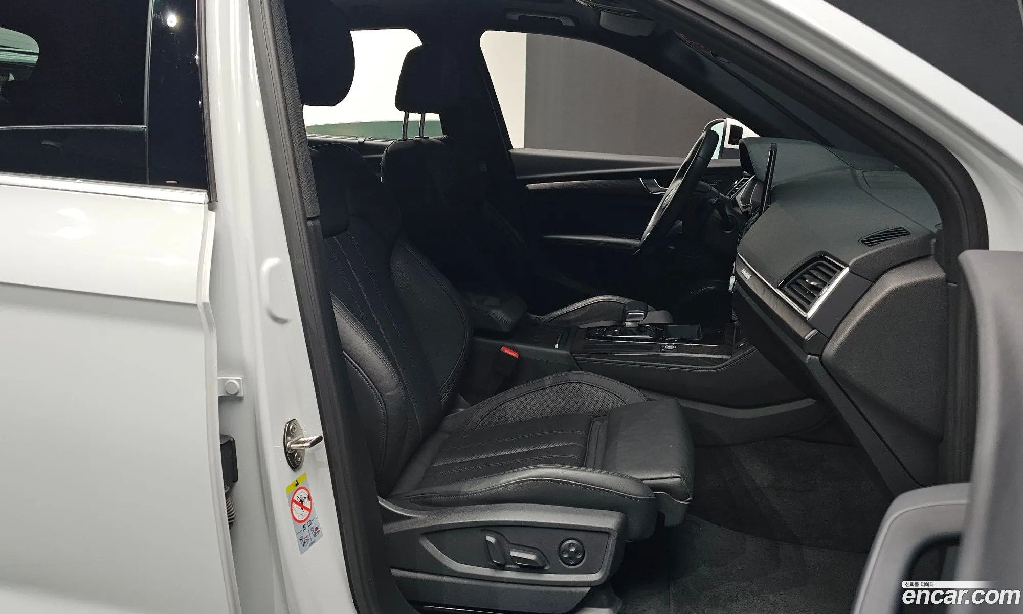 Audi Q5 2023 WAUZZZFY1P2097882 — 6