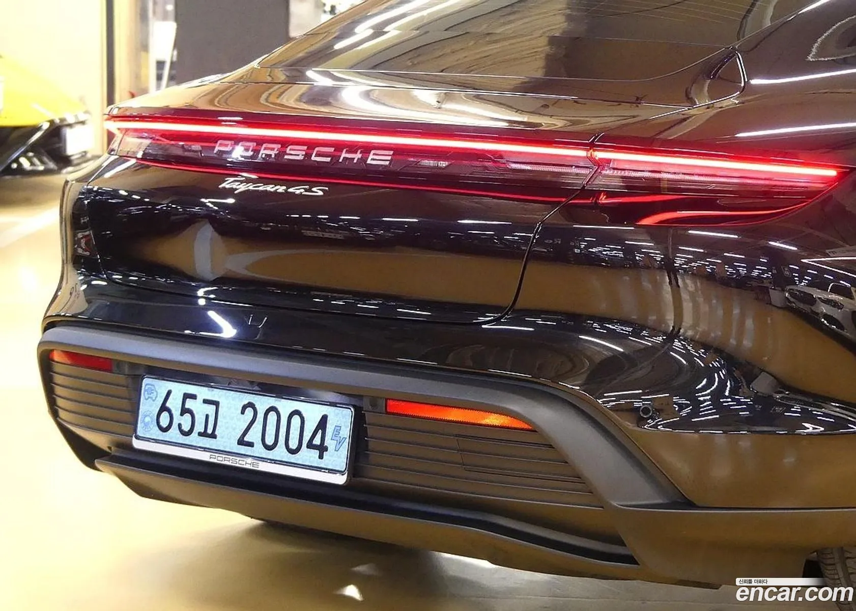 Porsche Taycan 2025 — 4