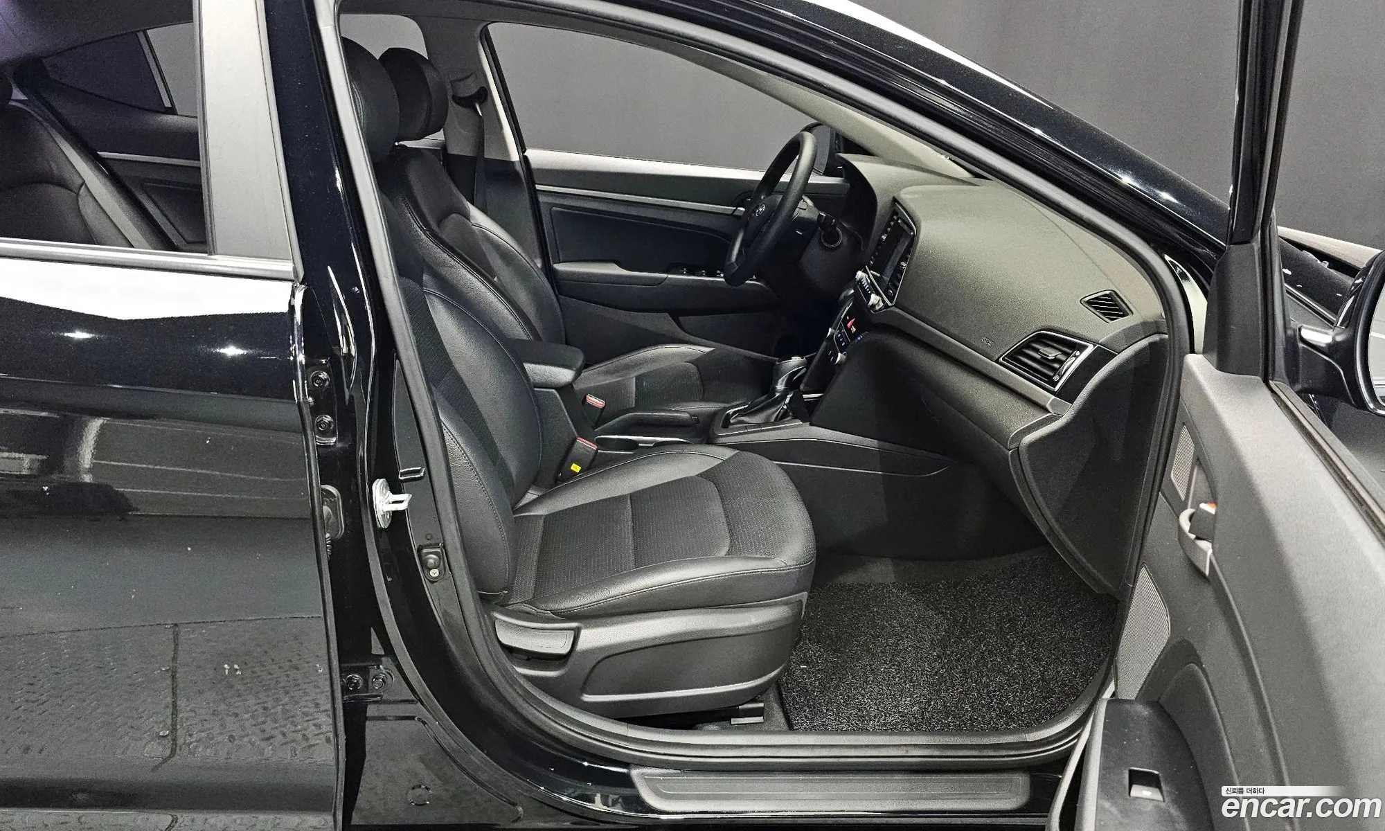Hyundai Elantra AD 2016 — 17