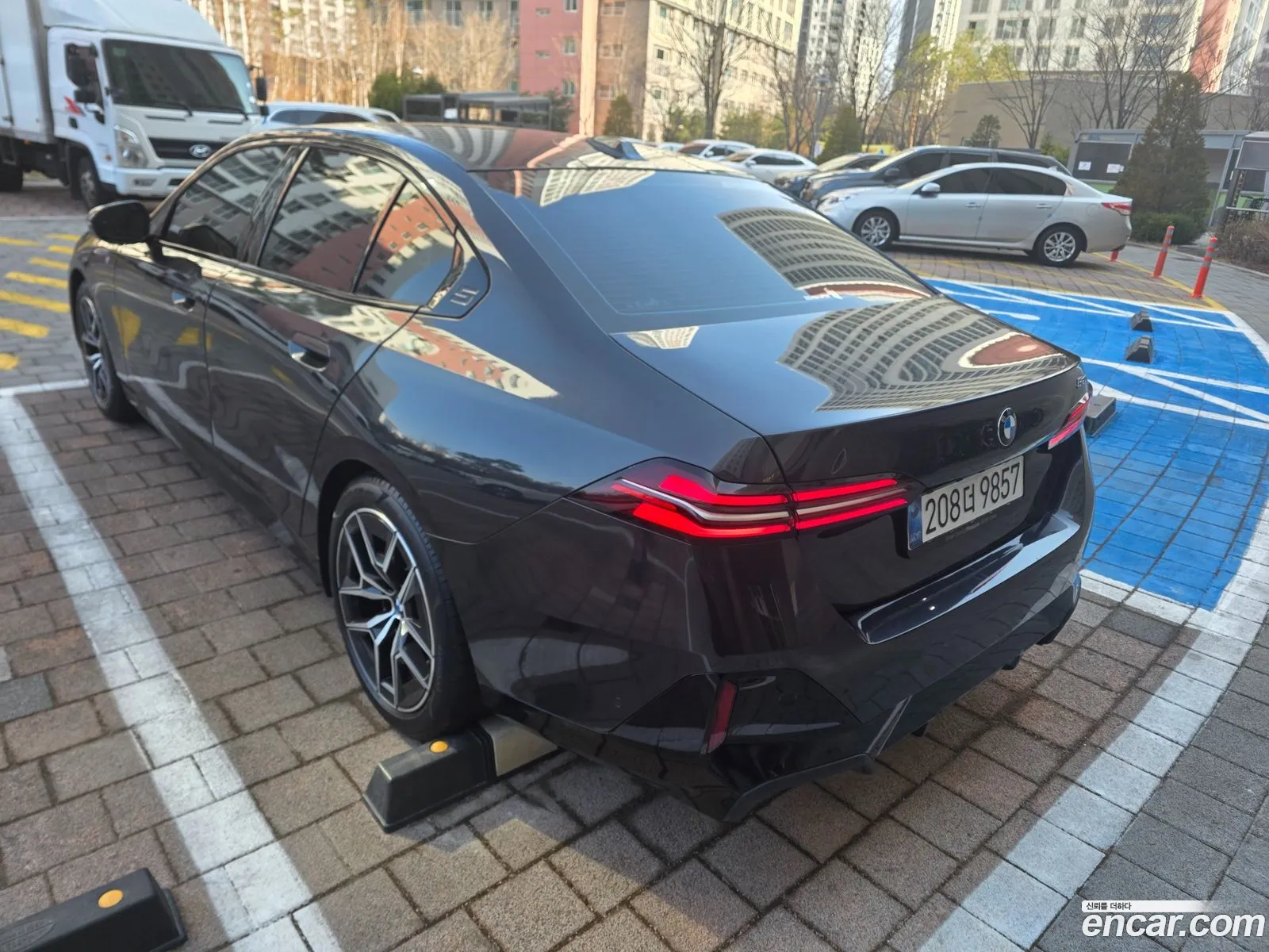 BMW 5 Series 2025 — 9