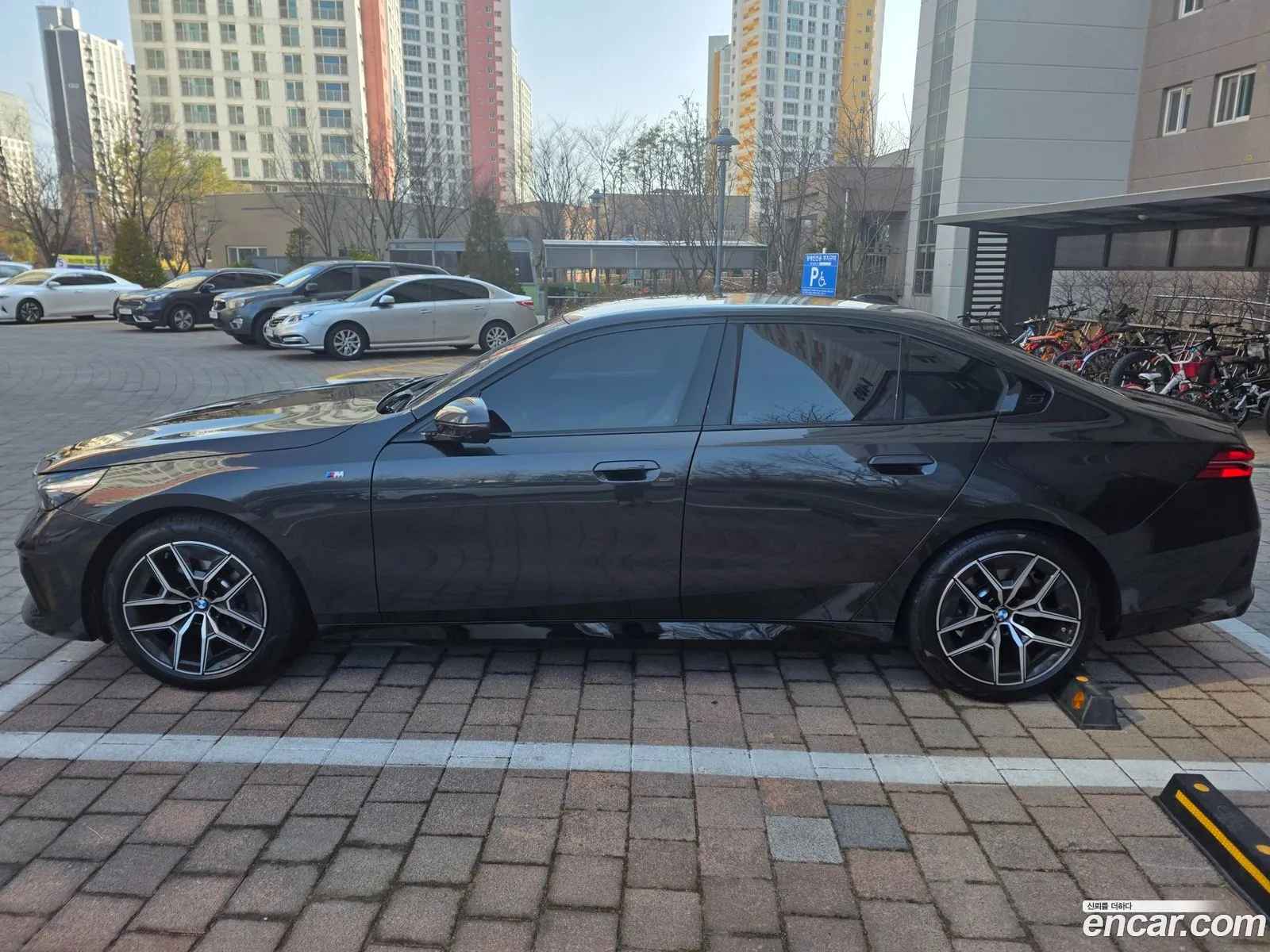 BMW 5 Series 2025 — 8