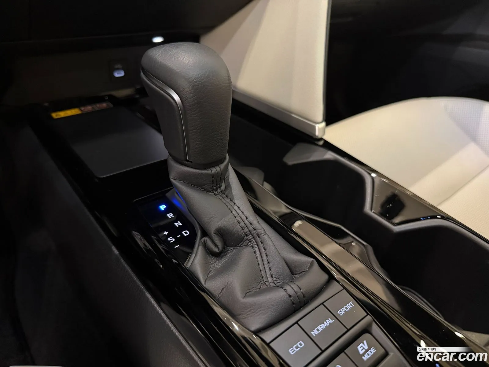 Toyota Camry 2025 — 2