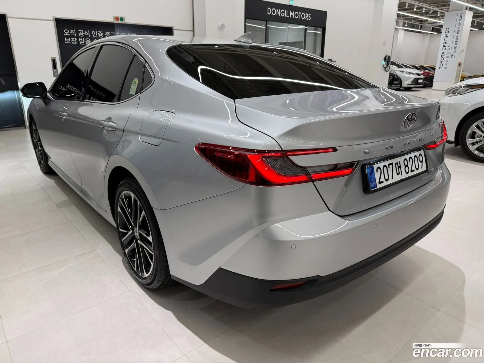 Toyota Camry 2025 — 5