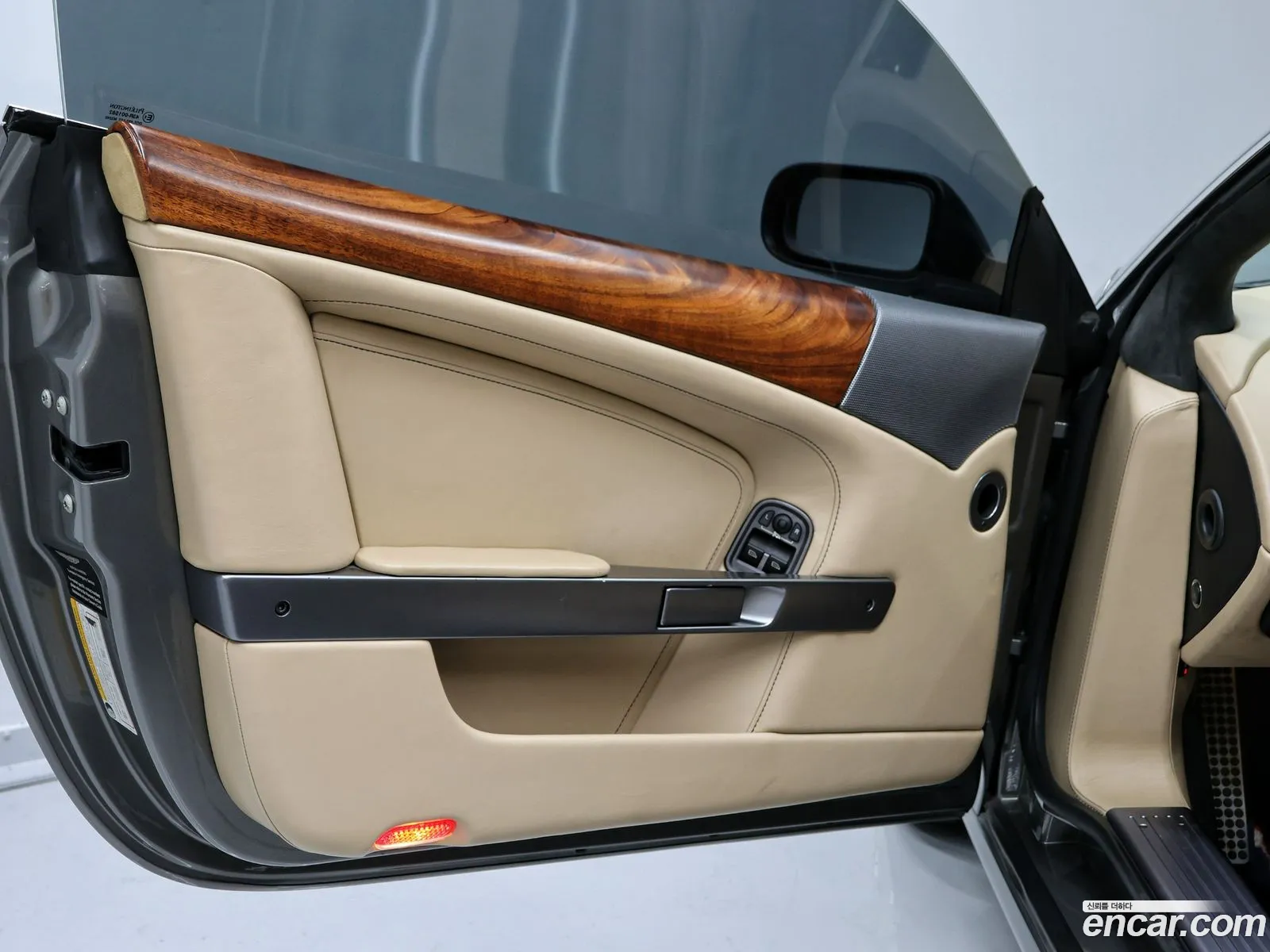 Aston Martin DB9 2006 — 17