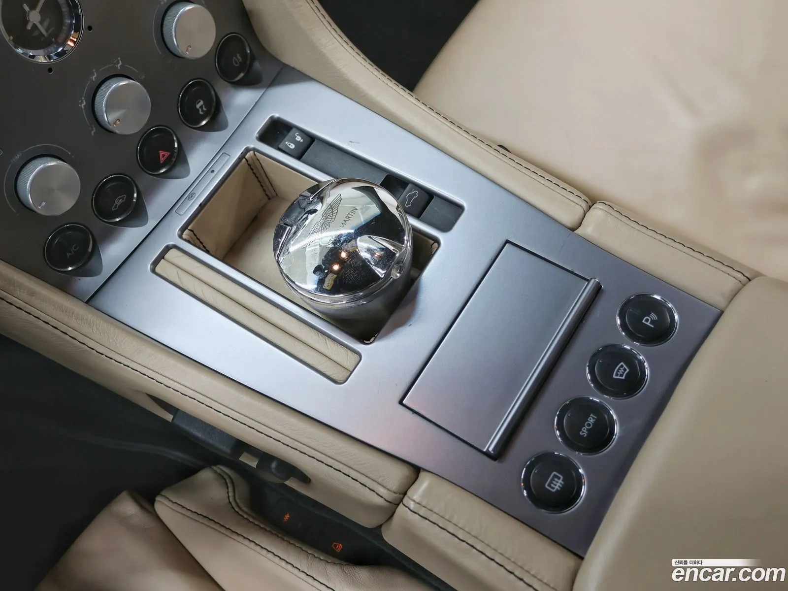 Aston Martin DB9 2006 — 12