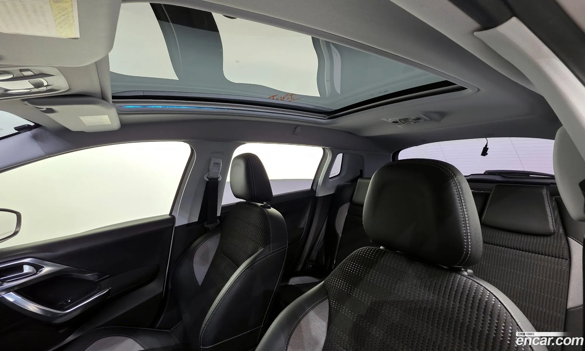 Peugeot 2008 2016 VF3CUBHYMGY013850 — 20
