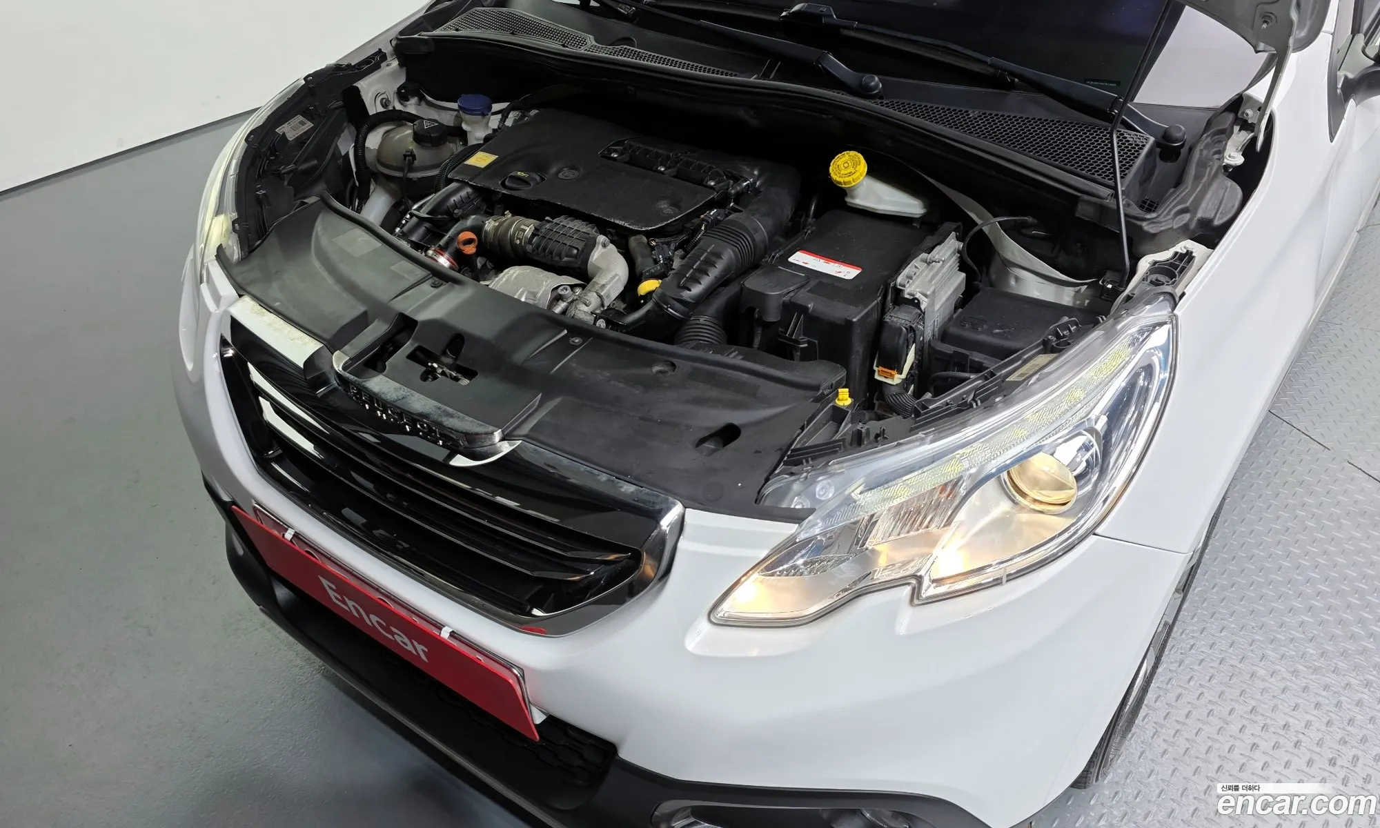 Peugeot 2008 2016 VF3CUBHYMGY013850 — 3