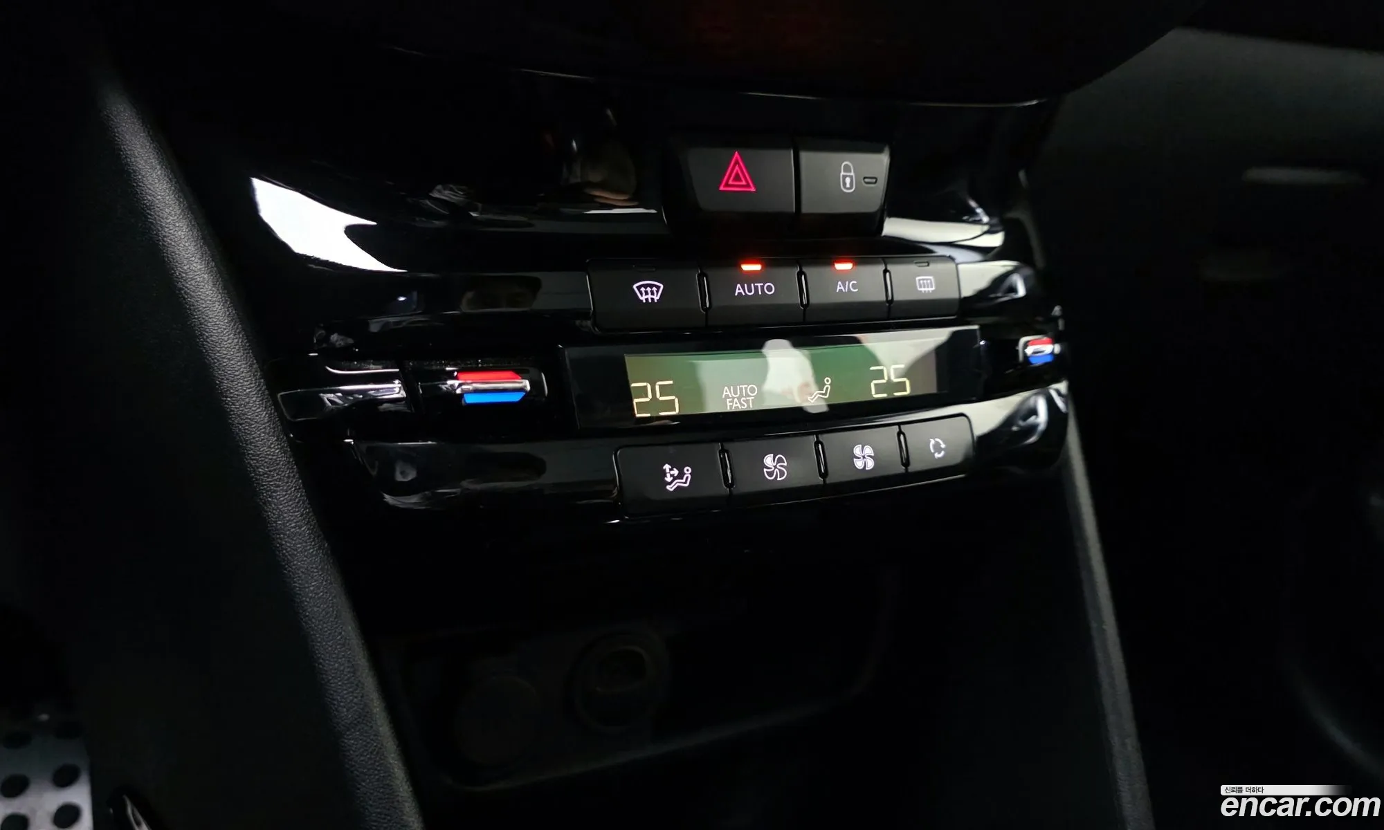 Peugeot 2008 2016 VF3CUBHYMGY013850 — 15