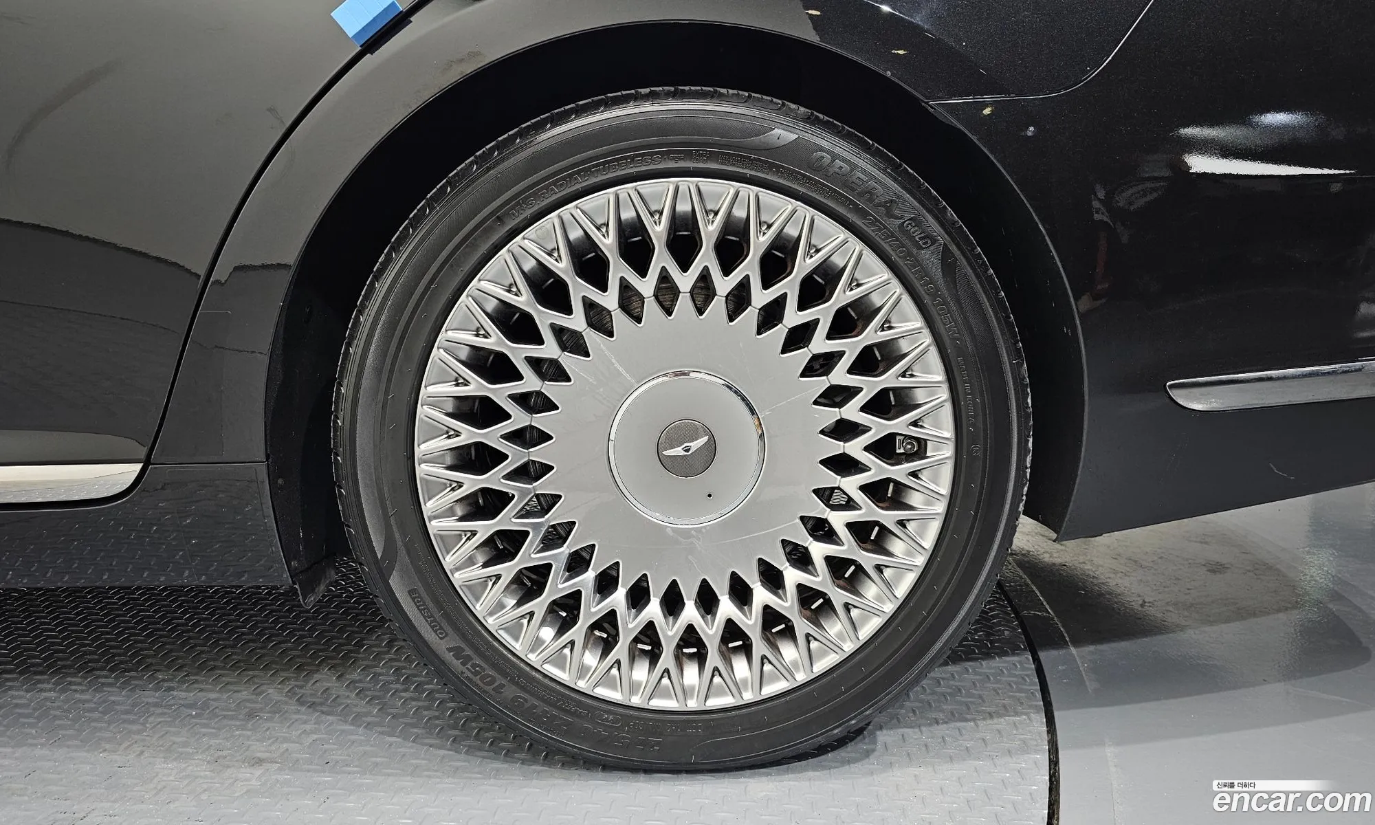 Genesis G90 2018 — 17