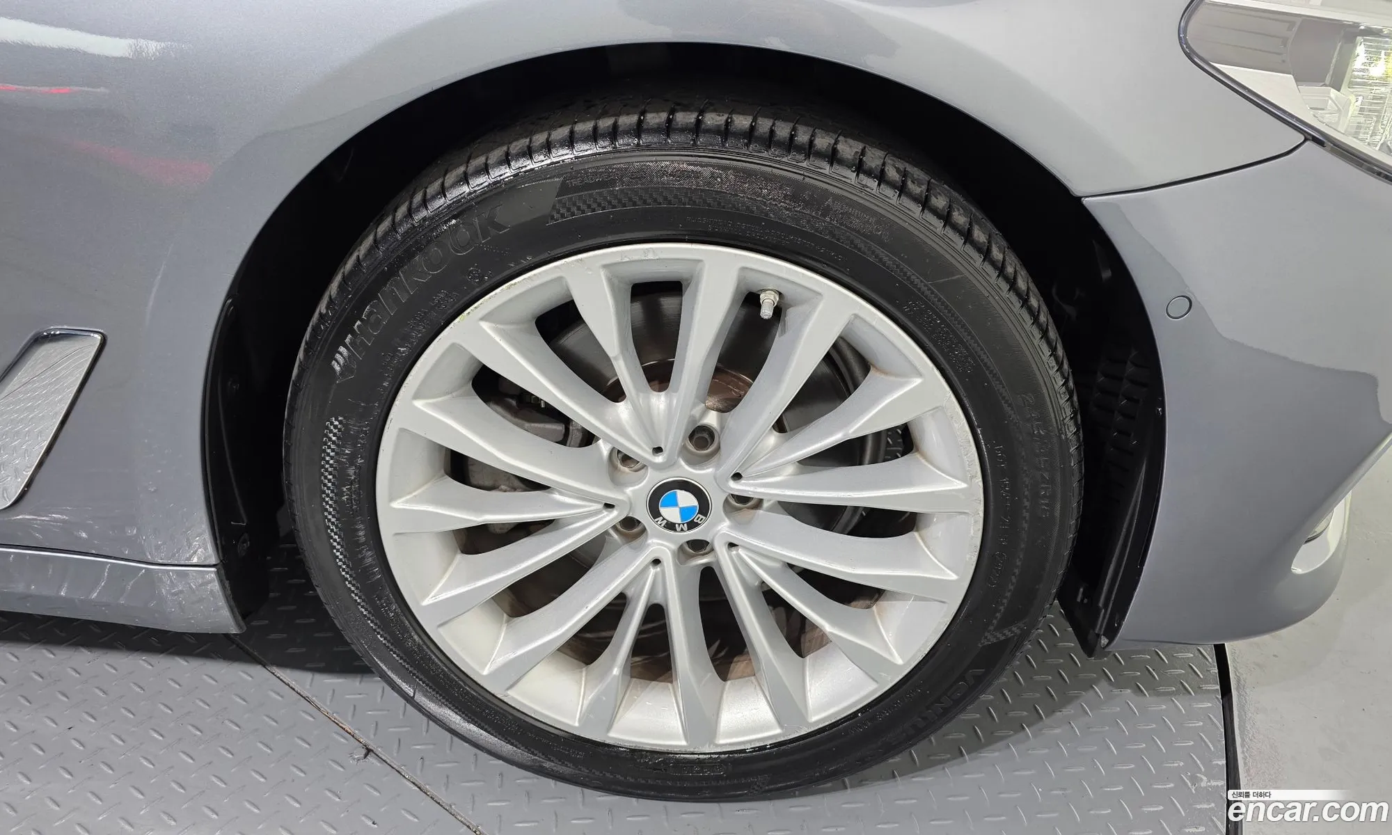 BMW 5 Series 2018 WBAJC3106JDB28247 — 18