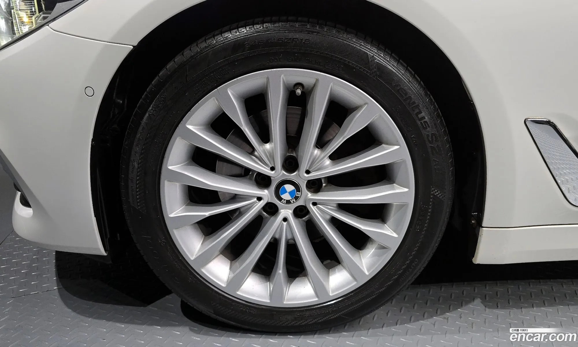 BMW 5 Series 2018 — 13