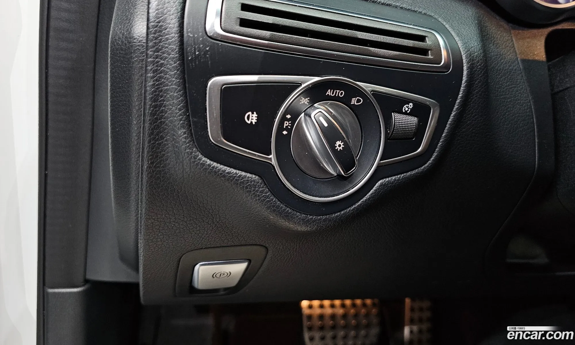 Mercedes-Benz C-Class W205 2019 — 18