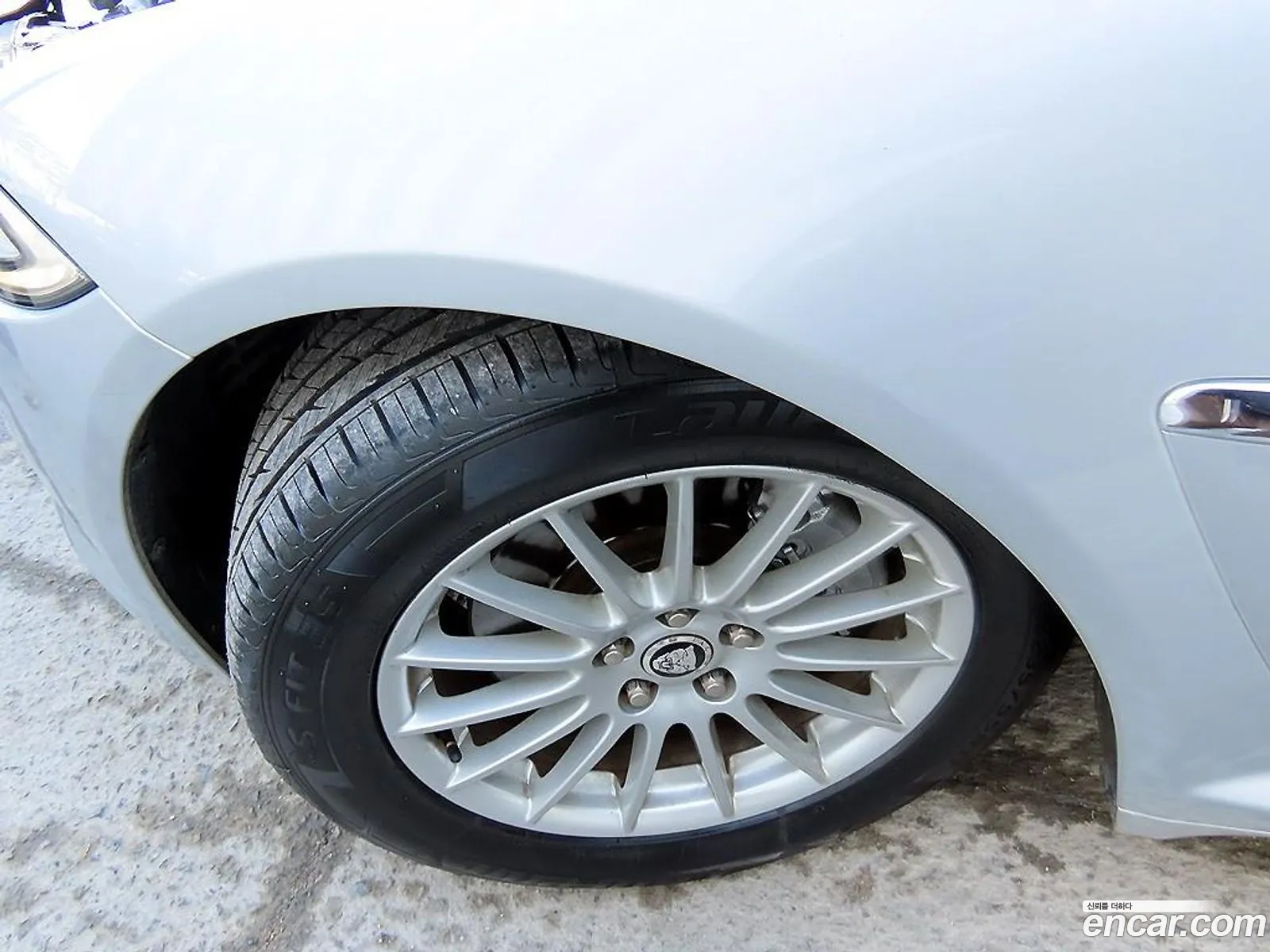Jaguar XF 2013 — 10