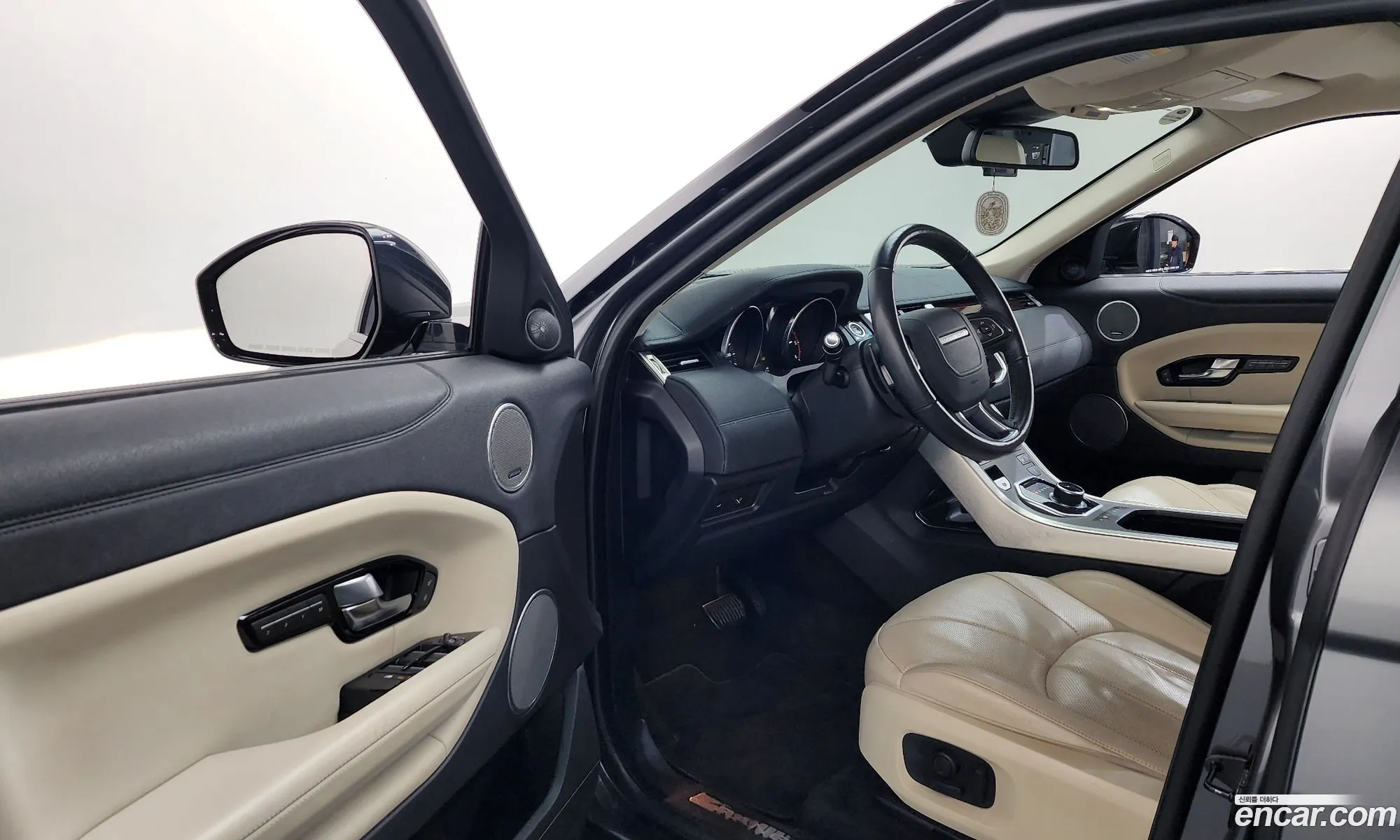 Land Rover Range Rover Evoque 2017 SALVA2BN1HH249825 — 2