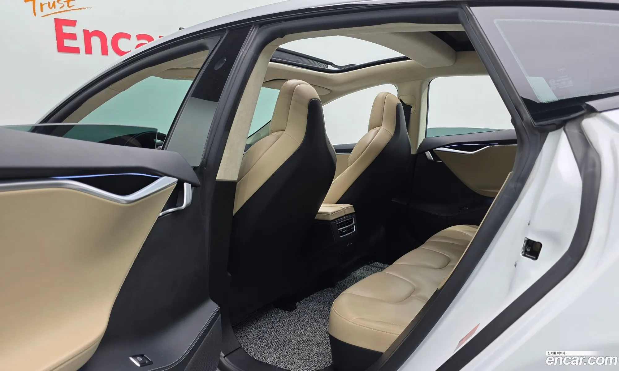 Tesla Model S 2017 5YJSA1E2XHF192840 — 17