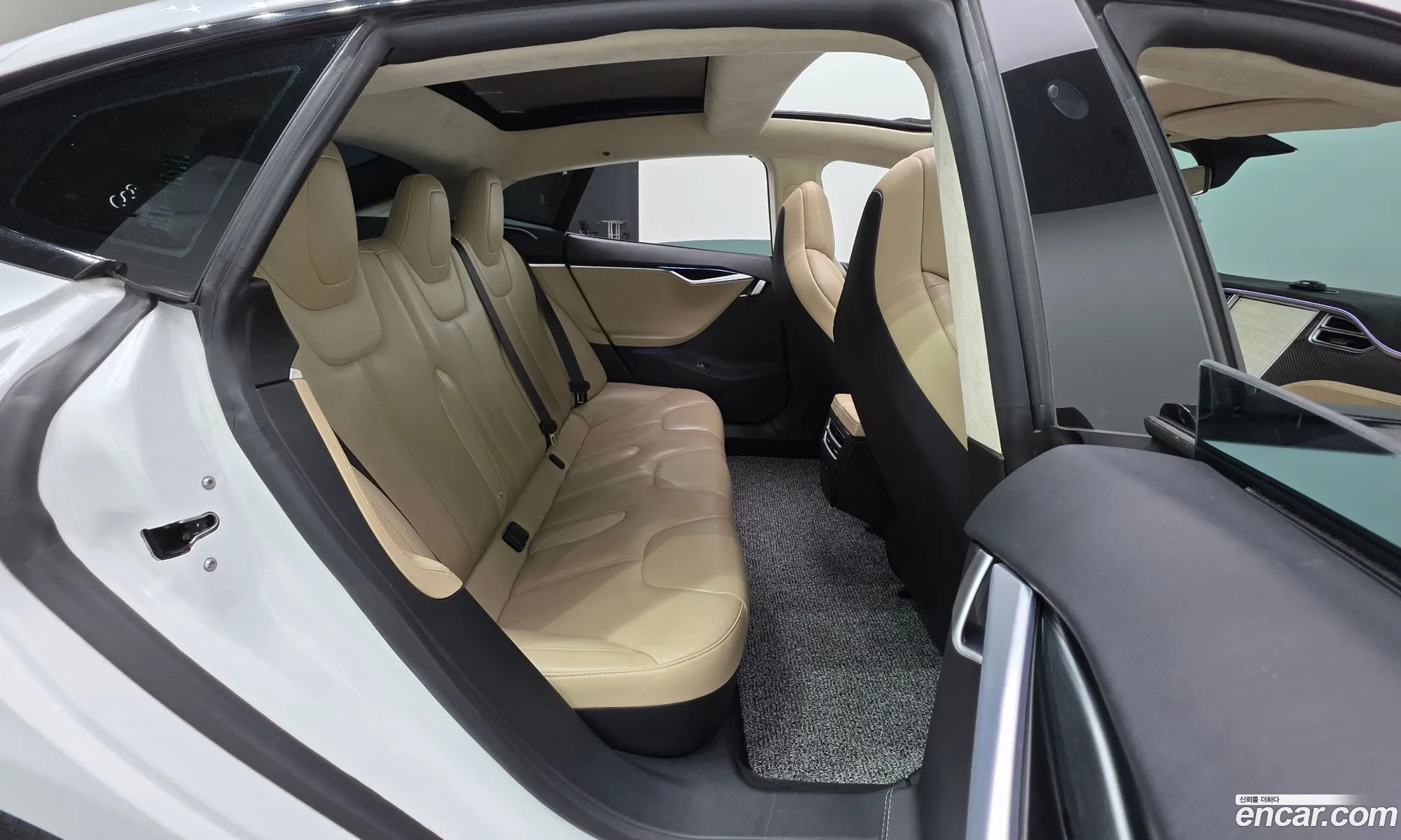Tesla Model S 2017 5YJSA1E2XHF192840 — 18
