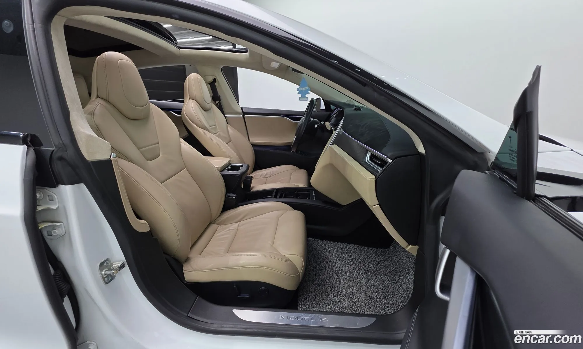 Tesla Model S 2017 5YJSA1E2XHF192840 — 14