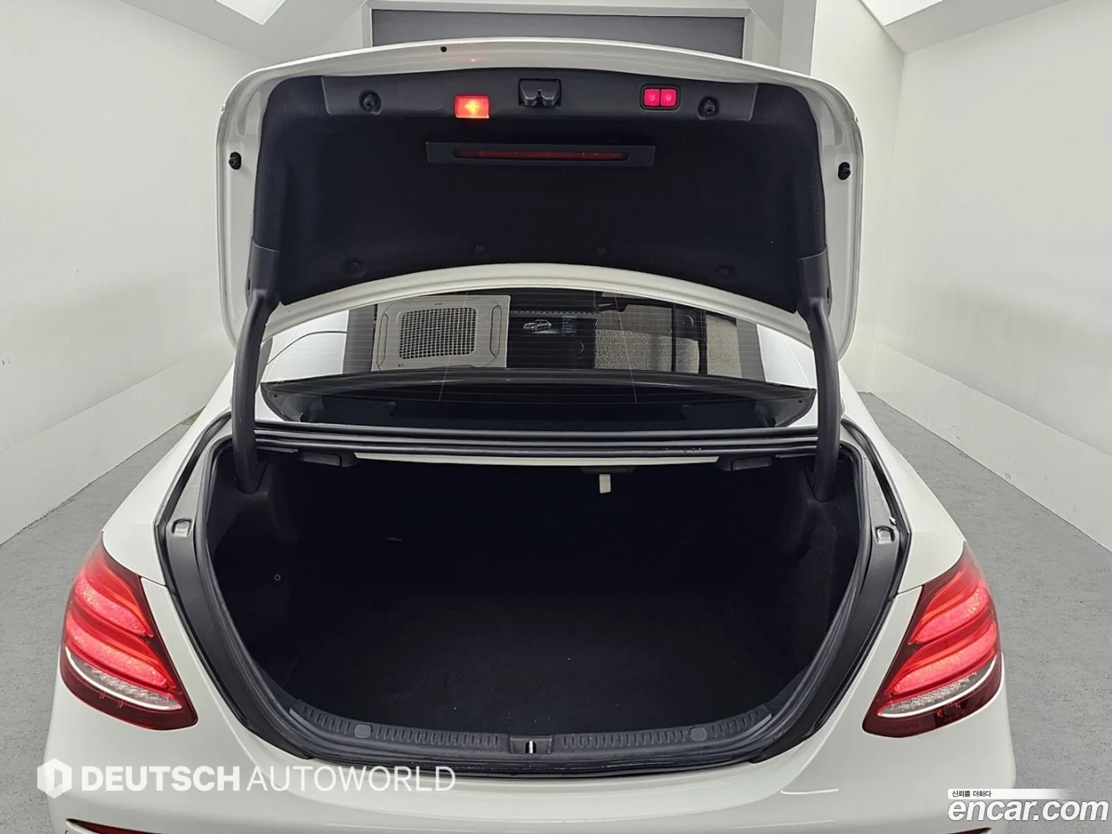 Mercedes-Benz E-Class W213 2017 — 14