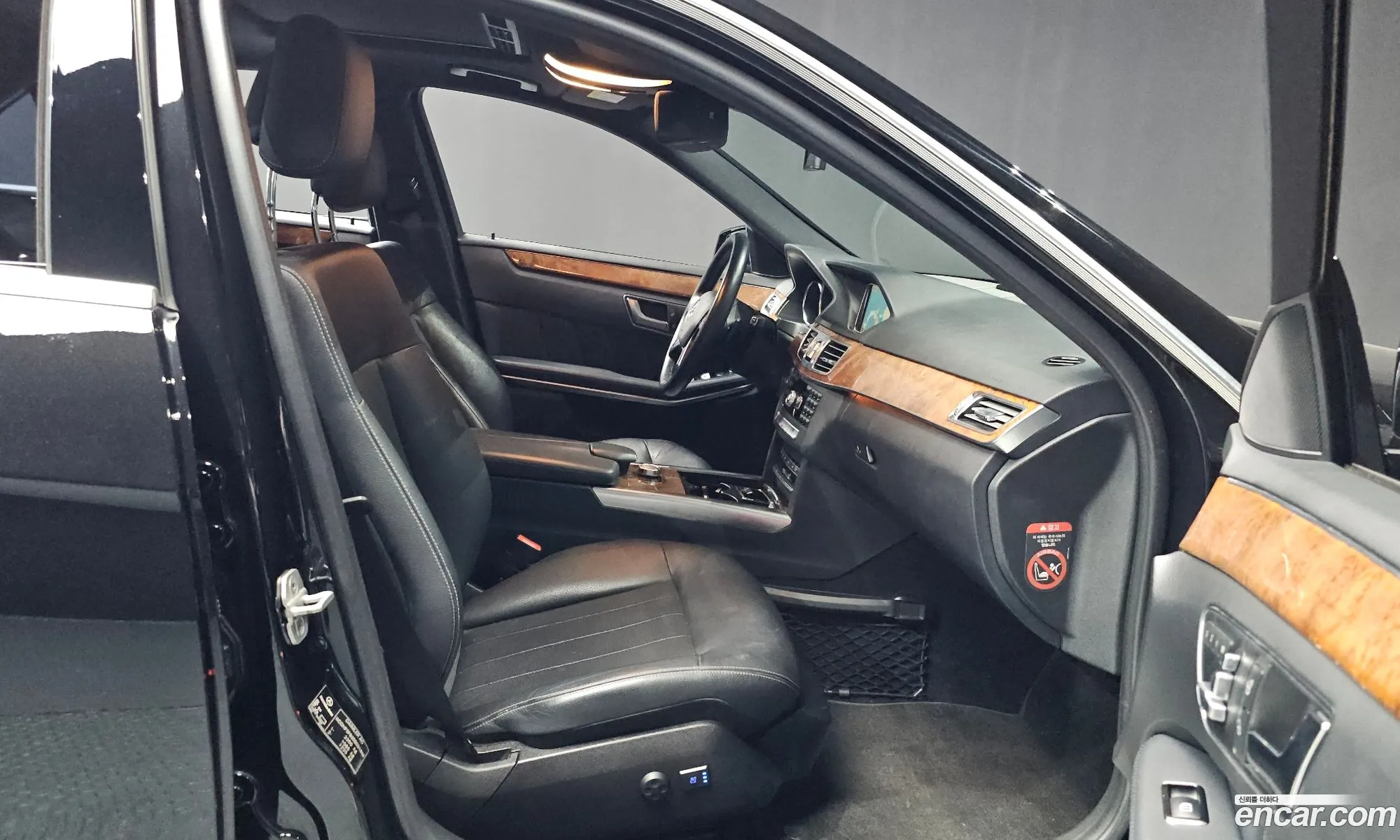 Mercedes-Benz E-Class W212 2014 WDDHF5FB2EB031808 — 13