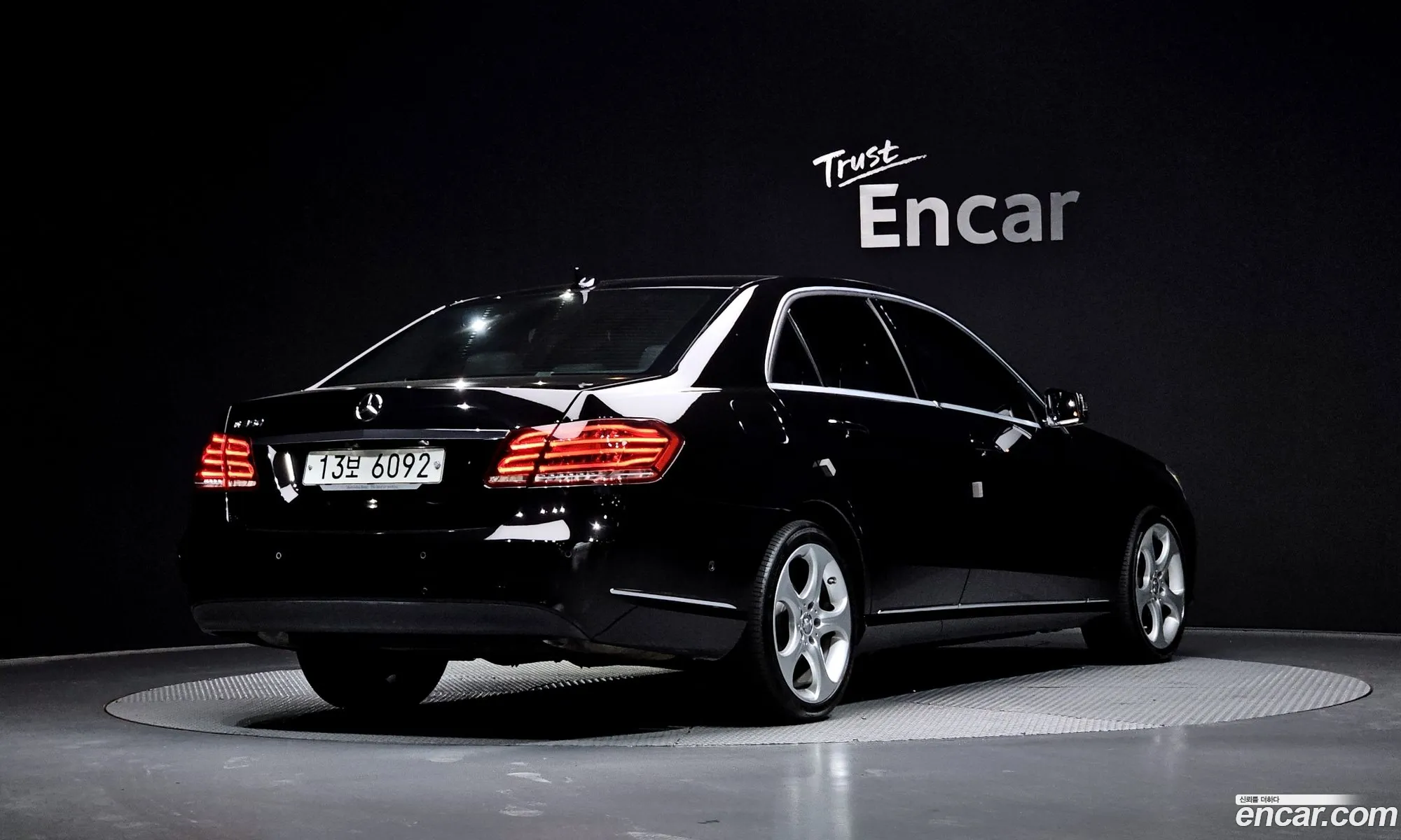 Mercedes-Benz E-Class W212 2014 WDDHF5FB2EB031808 — 16