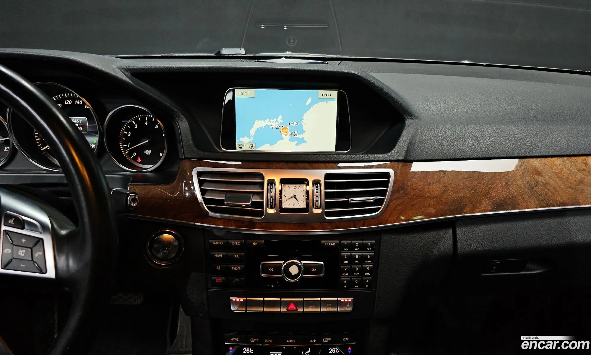 Mercedes-Benz E-Class W212 2014 WDDHF5FB2EB031808 — 8