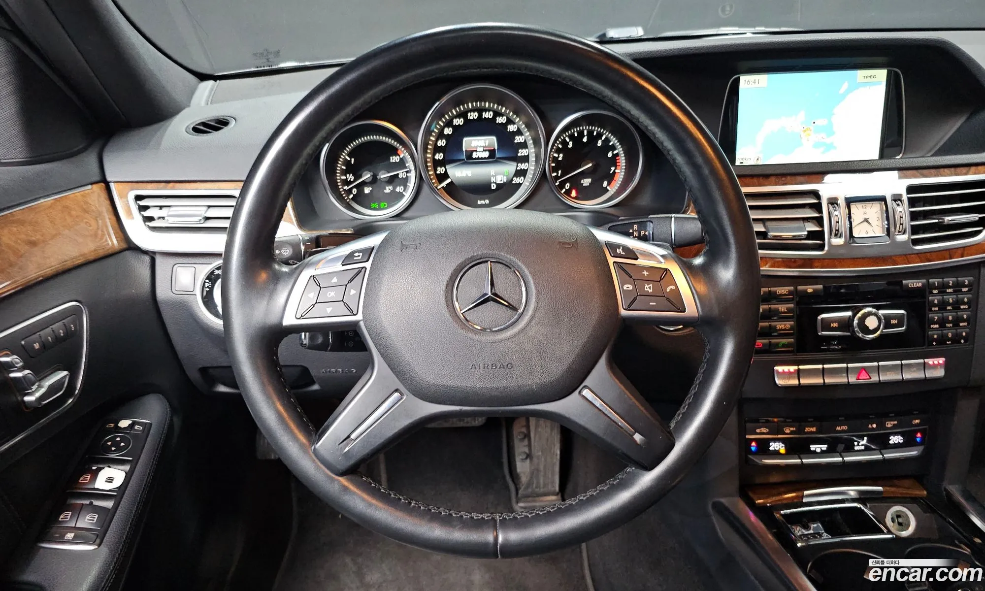 Mercedes-Benz E-Class W212 2014 WDDHF5FB2EB031808 — 14