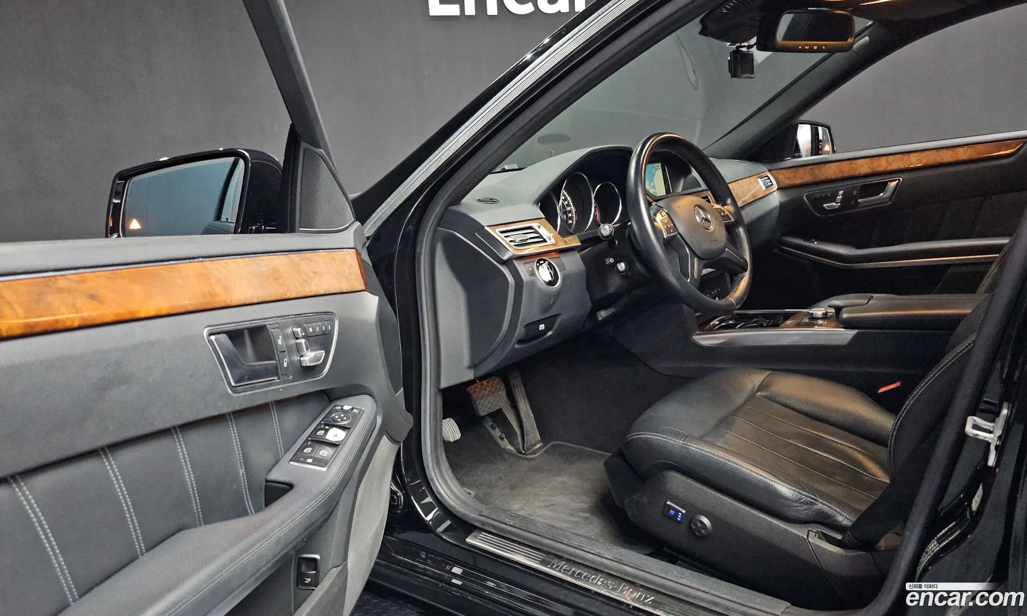 Mercedes-Benz E-Class W212 2014 WDDHF5FB2EB031808 — 20