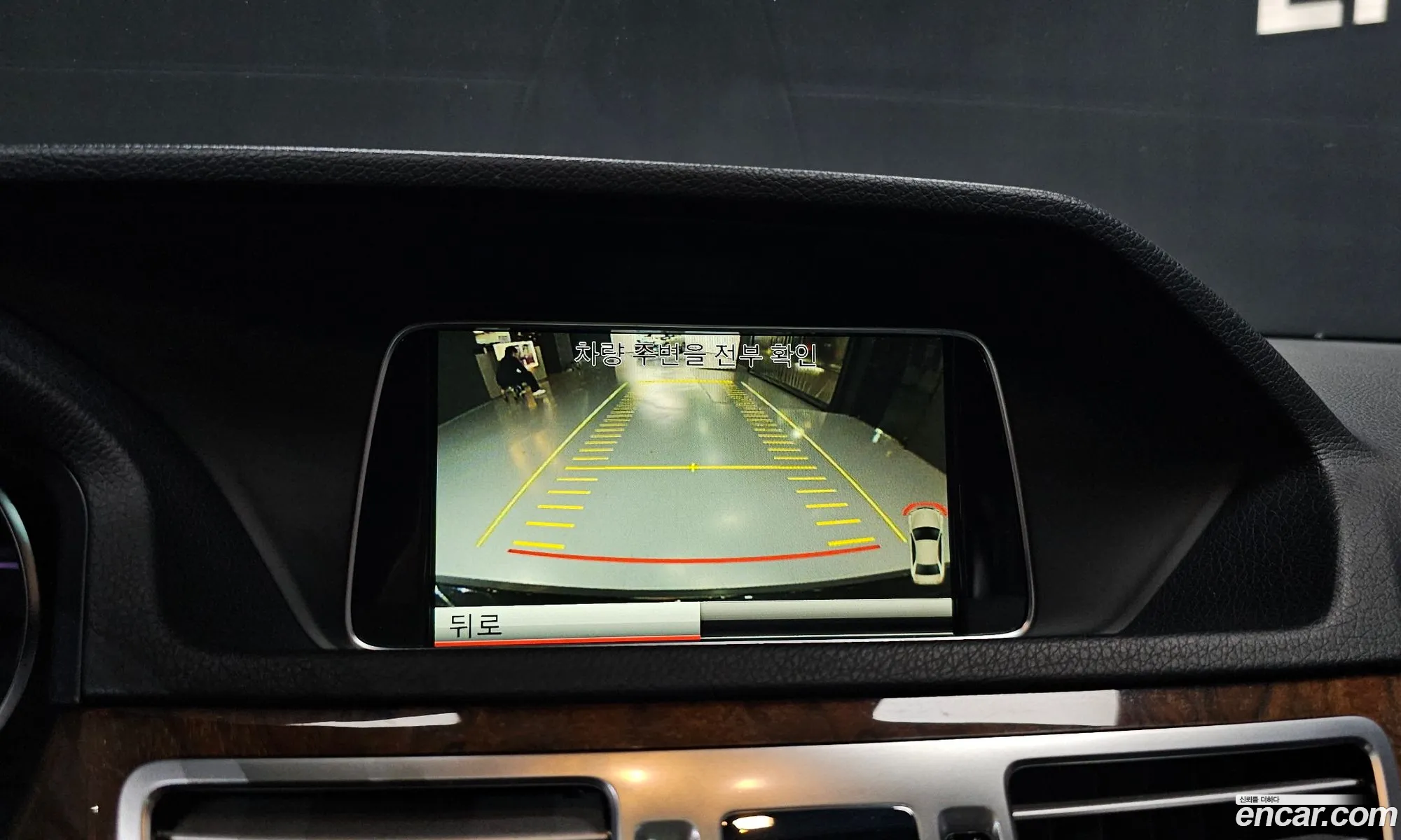 Mercedes-Benz E-Class W212 2014 WDDHF5FB2EB031808 — 4