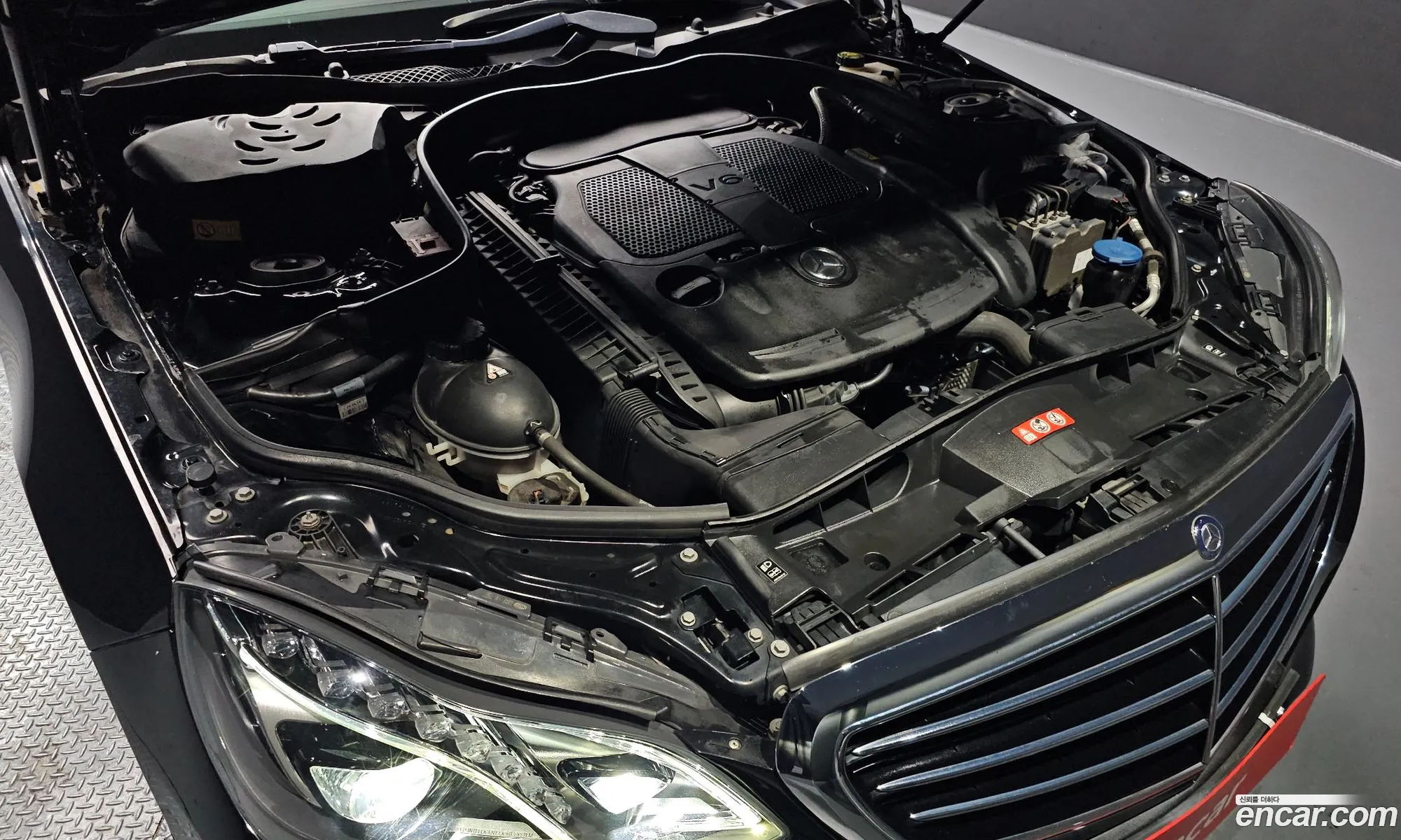 Mercedes-Benz E-Class W212 2014 WDDHF5FB2EB031808 — 12
