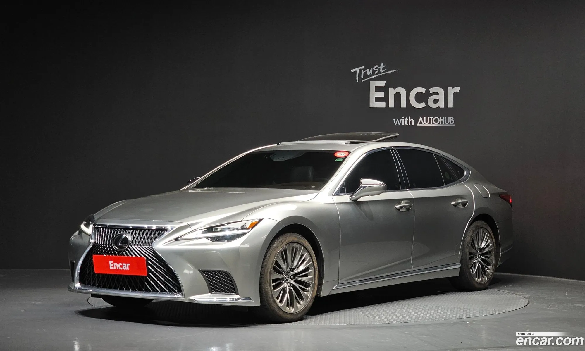 Lexus LS500h 2023 — 19