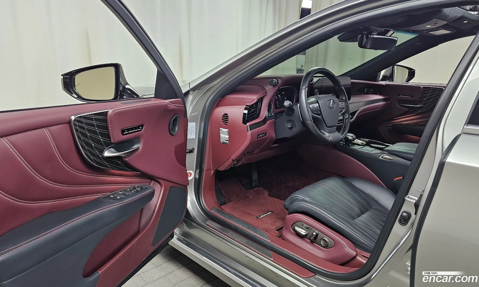 Lexus LS500h 2023 — 5
