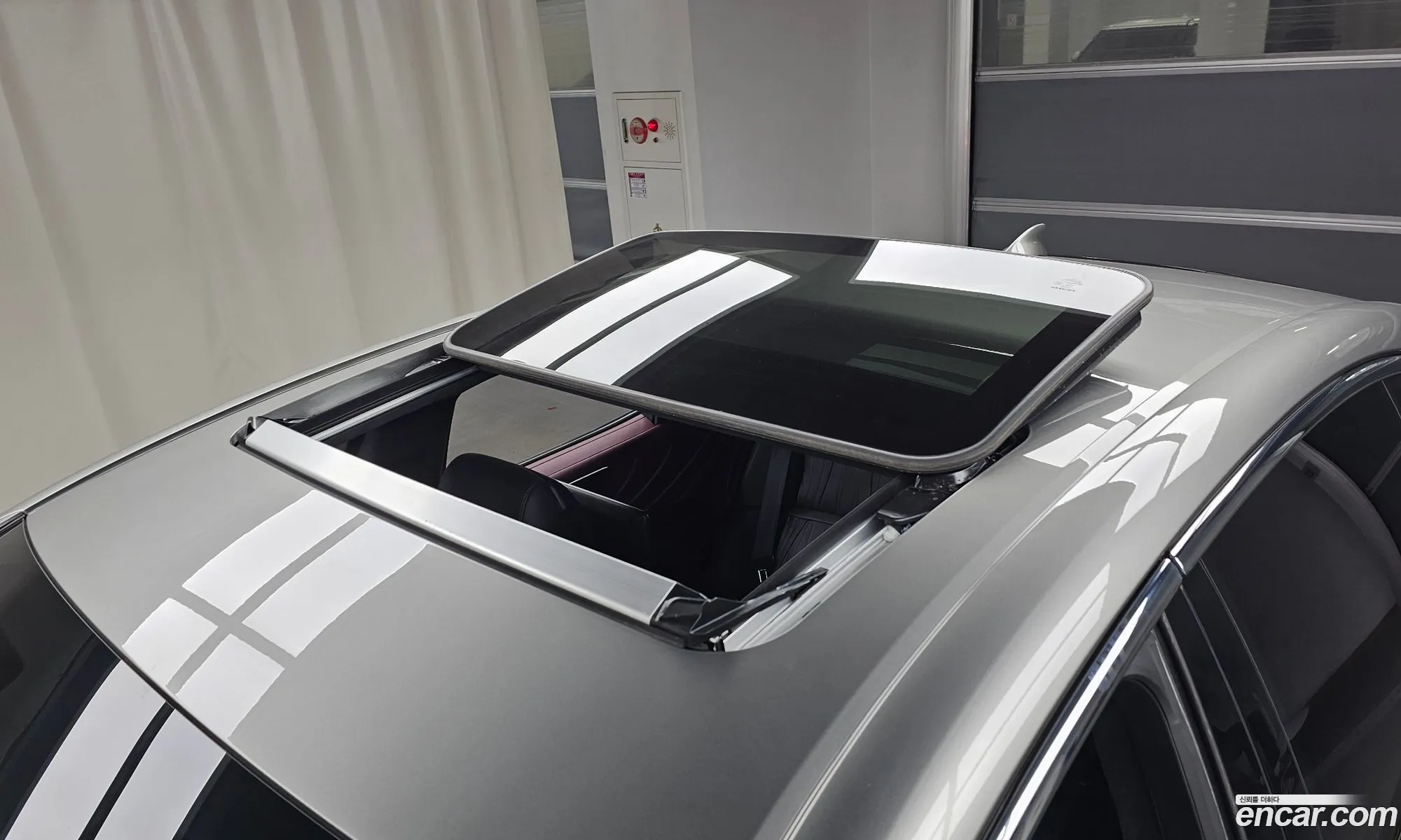 Lexus LS500h 2023 — 12