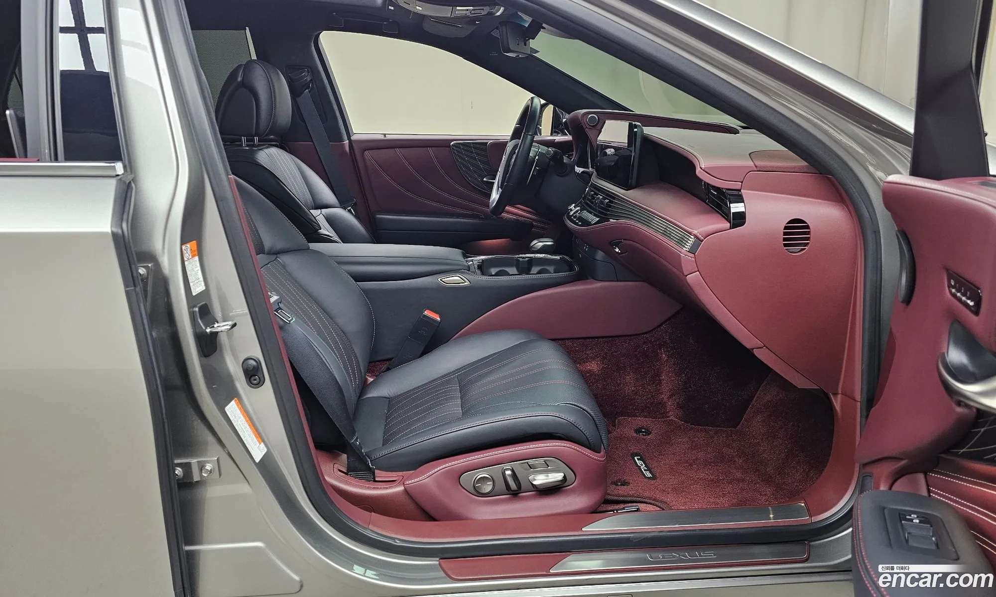 Lexus LS500h 2023 — 14