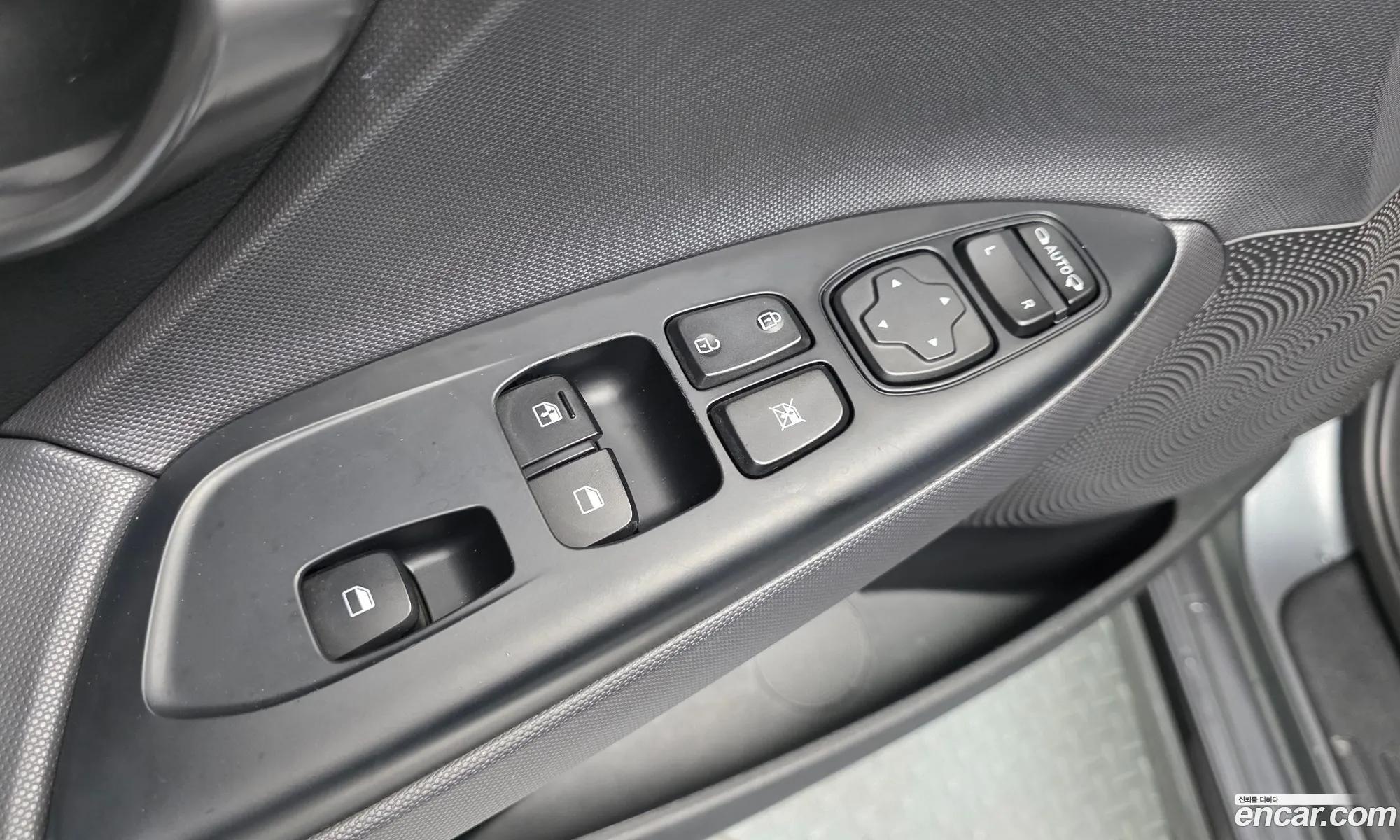 Hyundai Veloster 2019 — 16