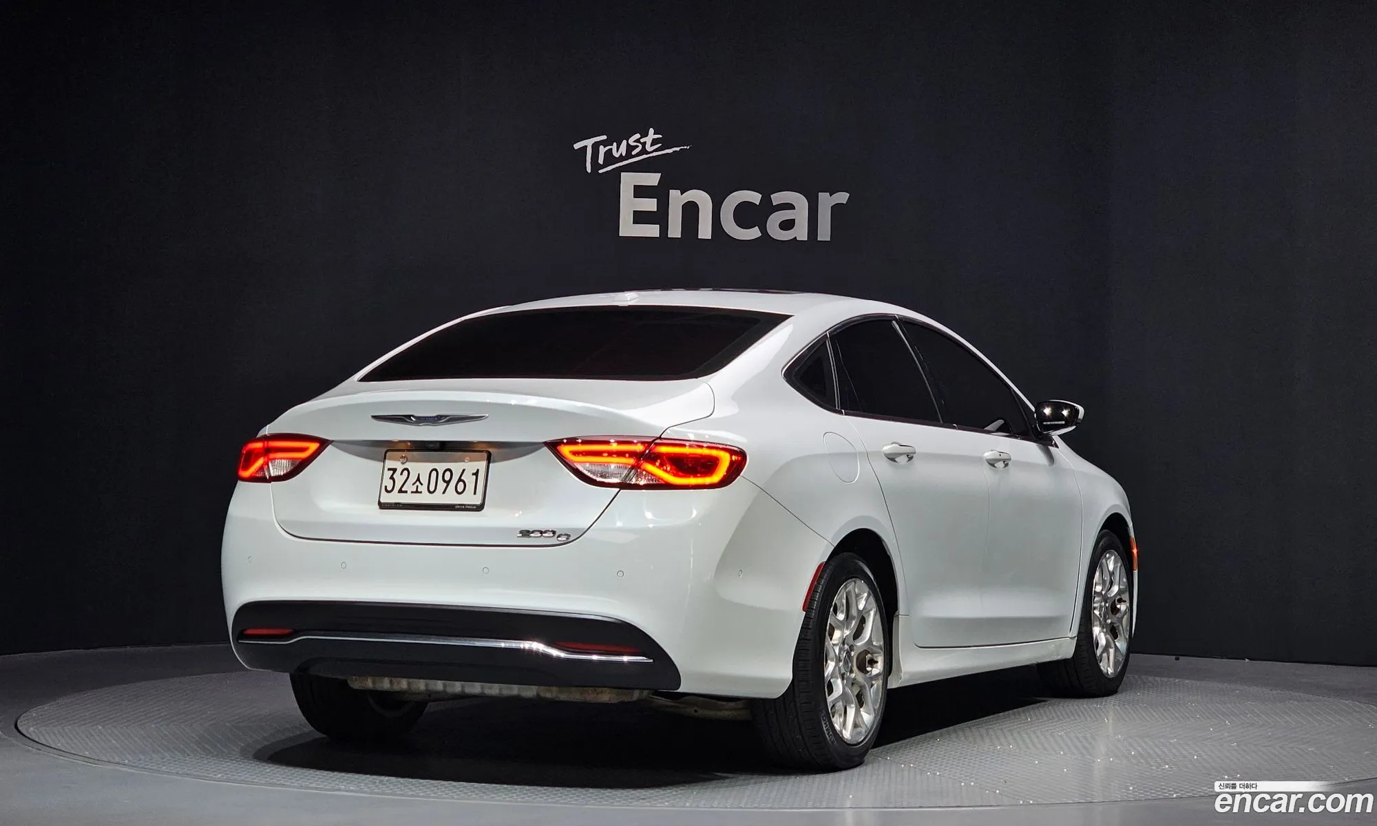 Chrysler 200 2015 1C3CCCCB7FN697329 — 4