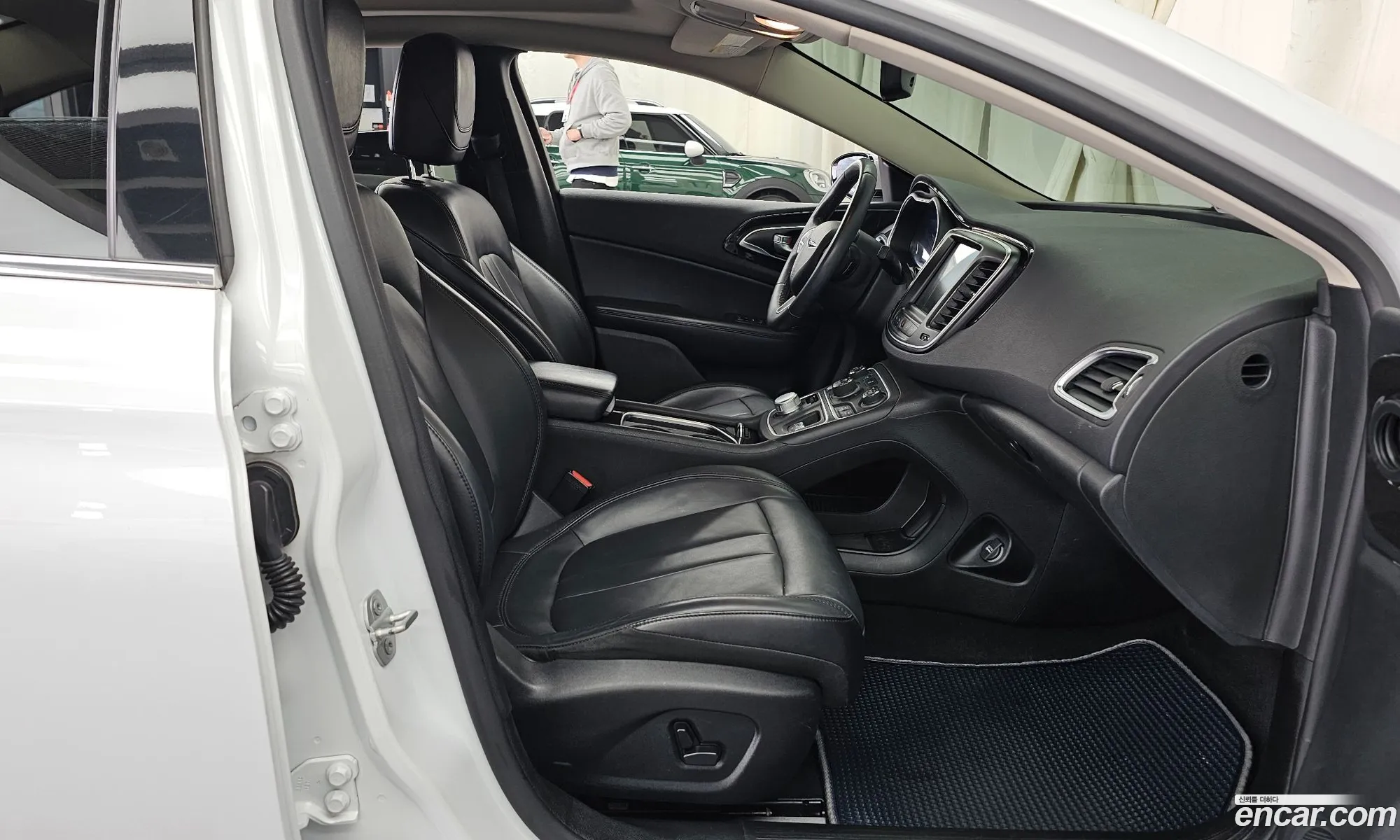 Chrysler 200