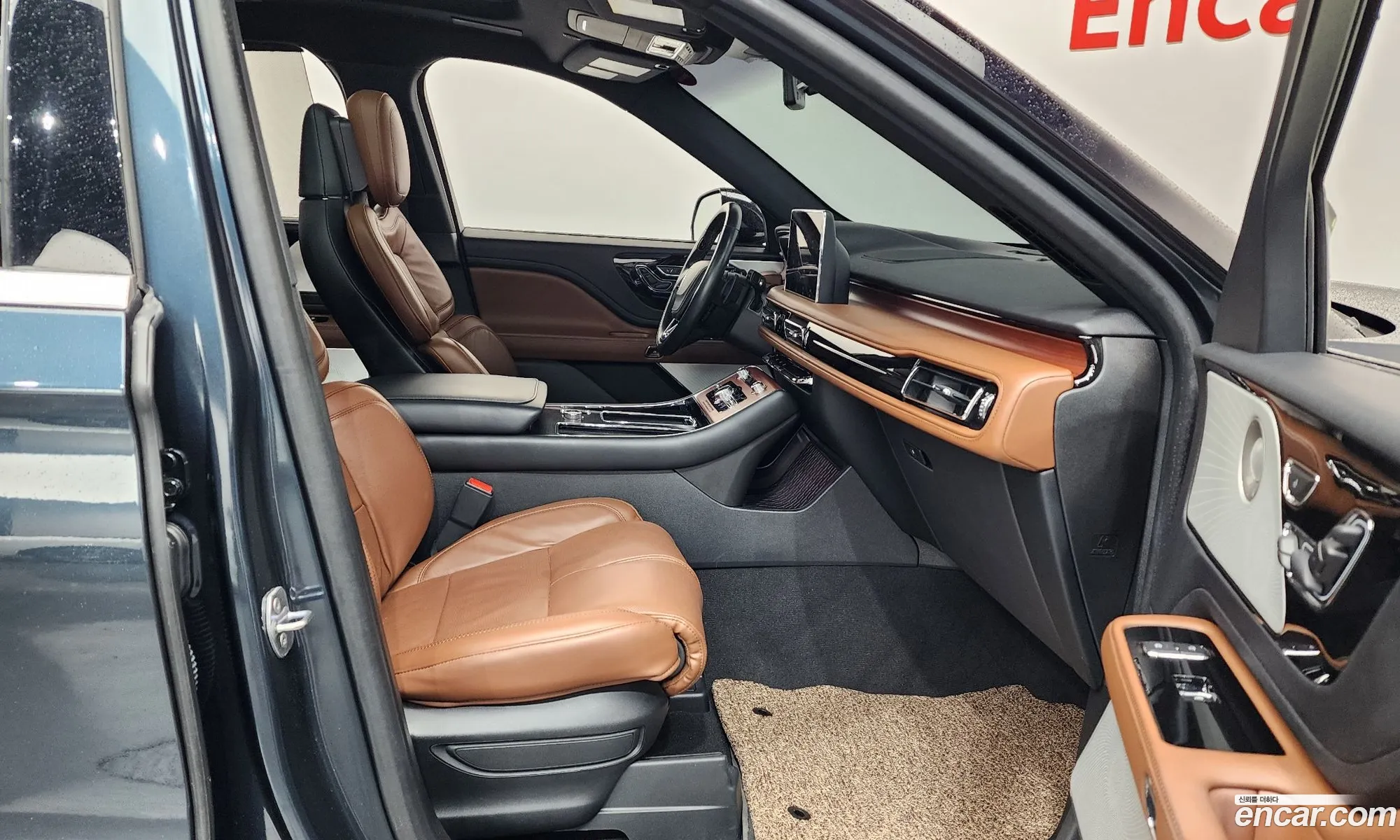 Lincoln Aviator 2023 5LM5J7XC9PGL16258 — 12