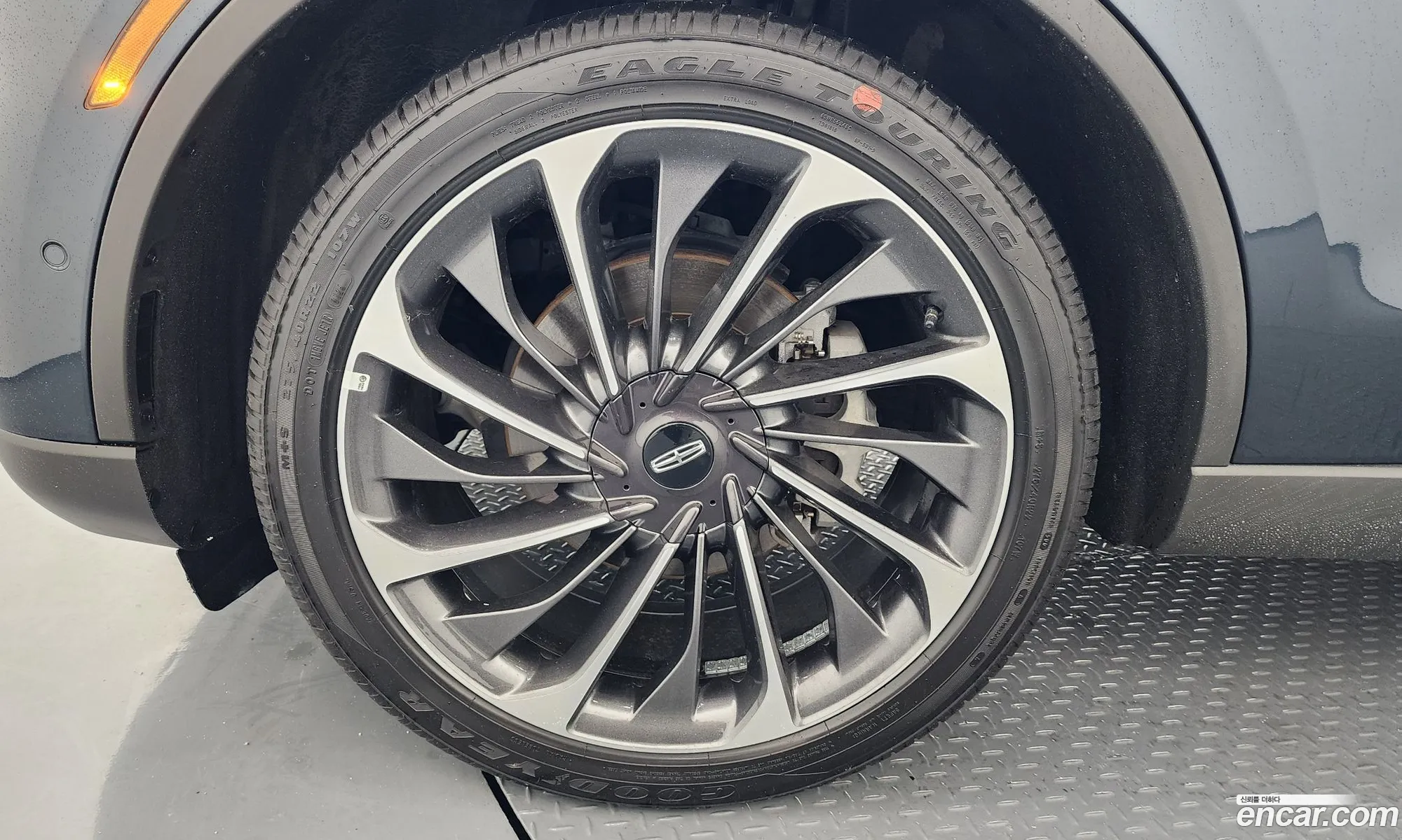 Lincoln Aviator 2023 5LM5J7XC9PGL16258 — 10