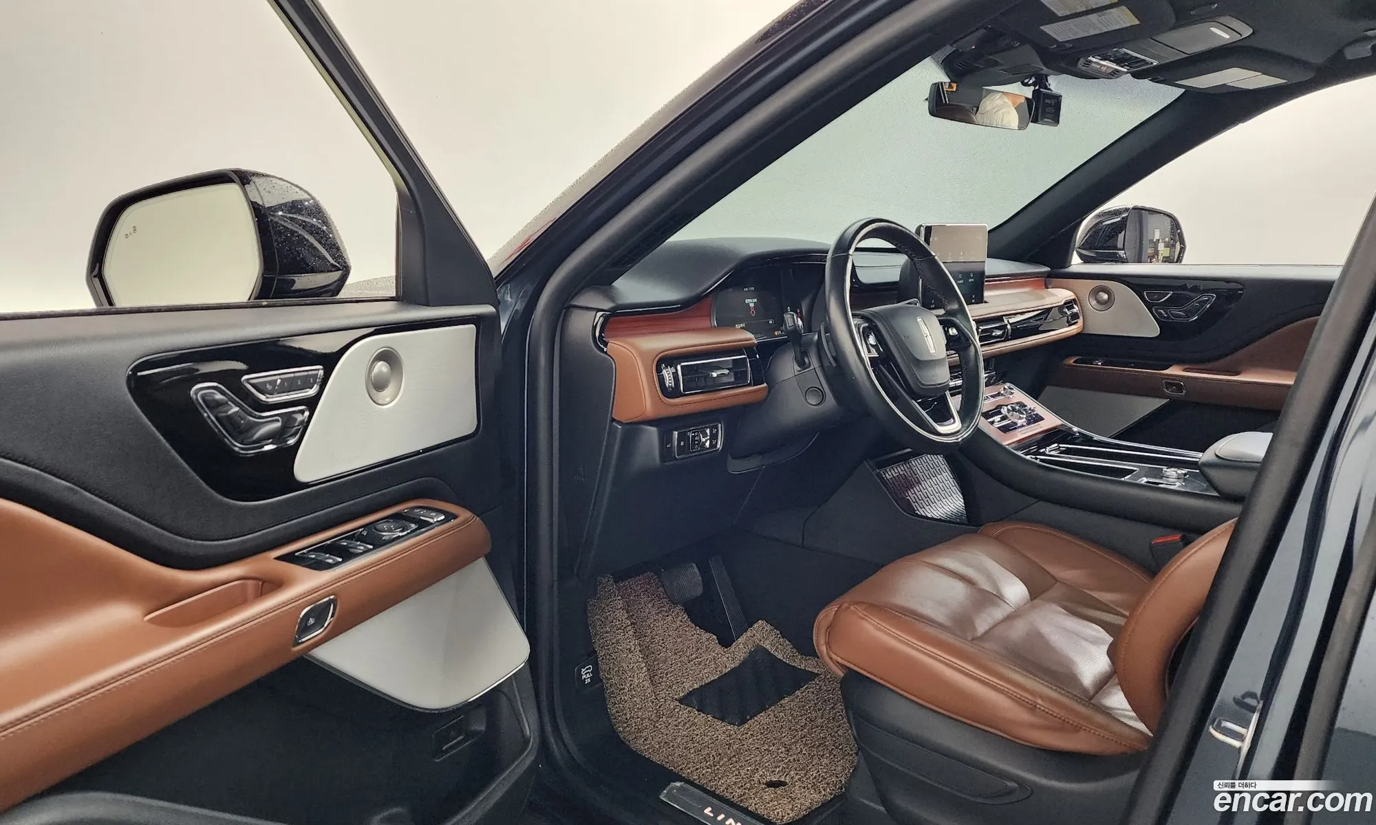 Lincoln Aviator 2023 5LM5J7XC9PGL16258 — 8