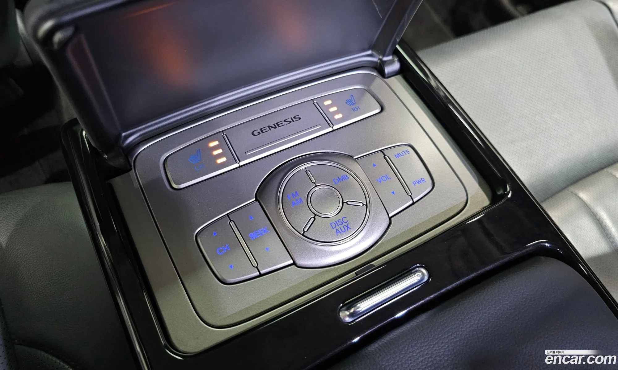 Hyundai Genesis 2011 — 10