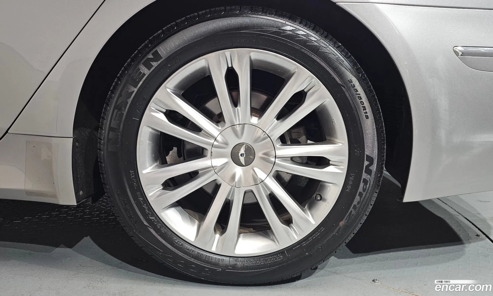 Hyundai Genesis 2011 — 17