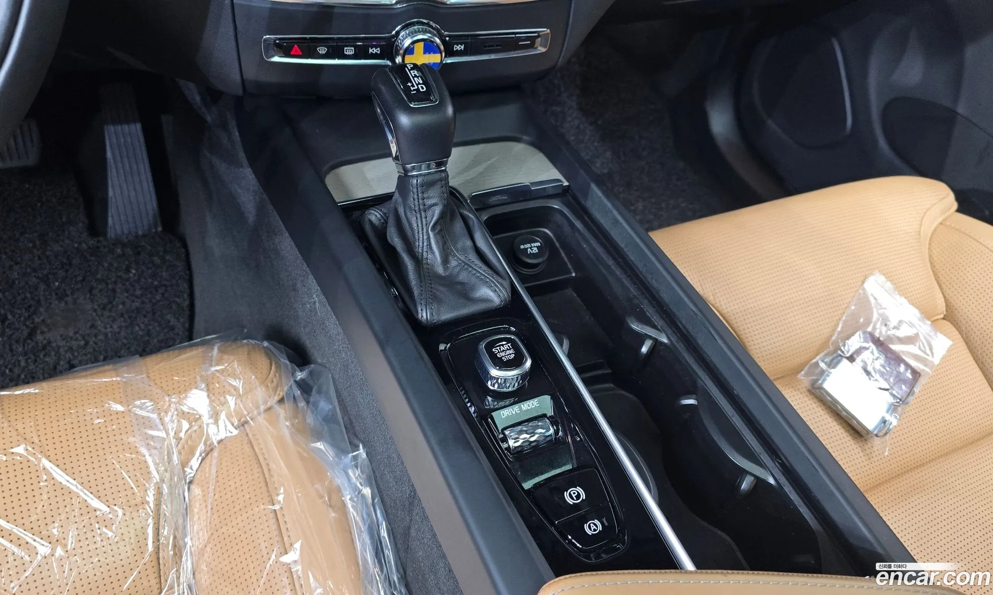 Volvo XC60 2017 YV1UZA8ACJ1012063 — 19