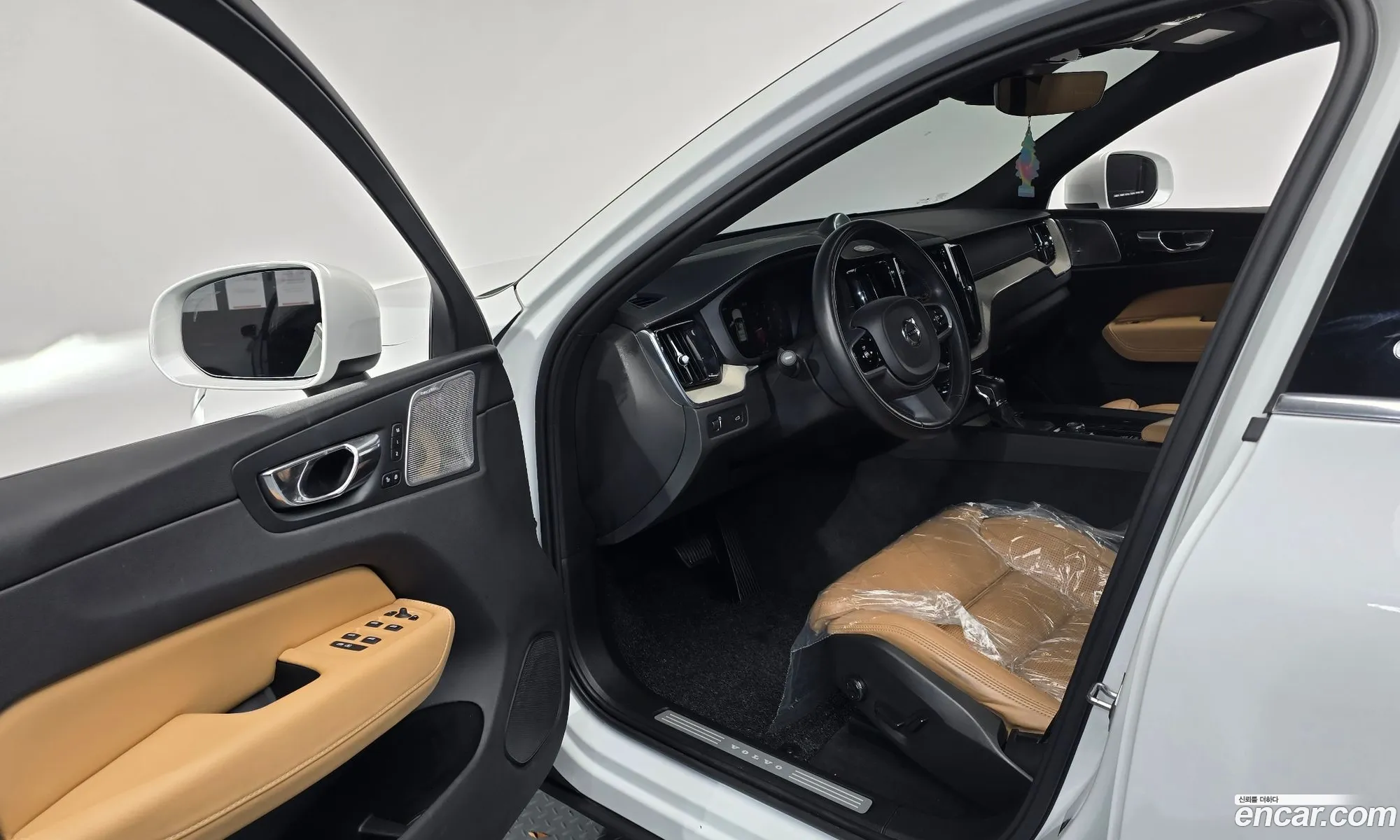 Volvo XC60 2017 YV1UZA8ACJ1012063 — 6
