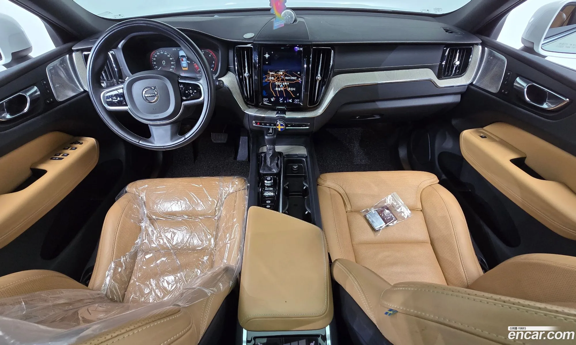 Volvo XC60 2017 YV1UZA8ACJ1012063 — 20