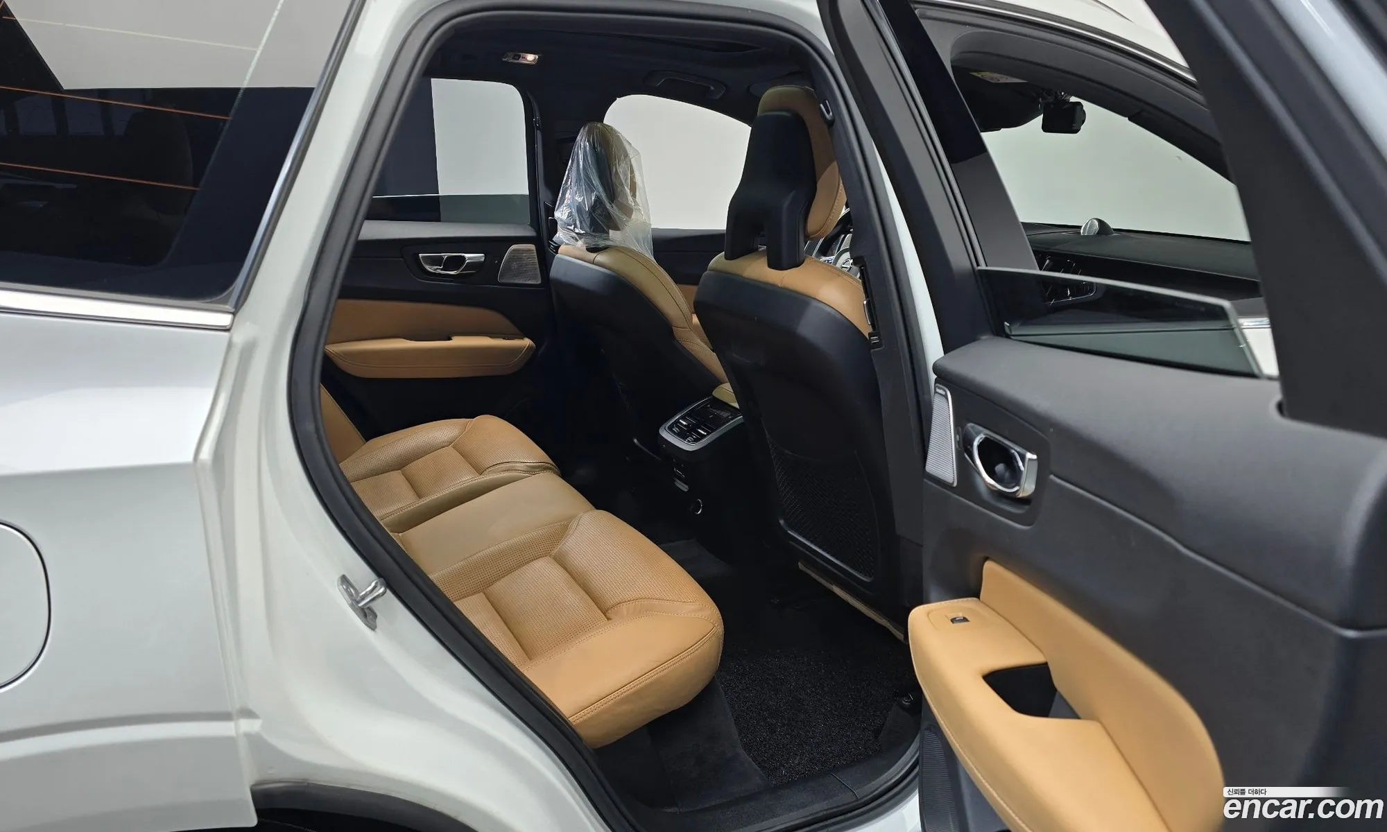 Volvo XC60 2017 YV1UZA8ACJ1012063 — 15