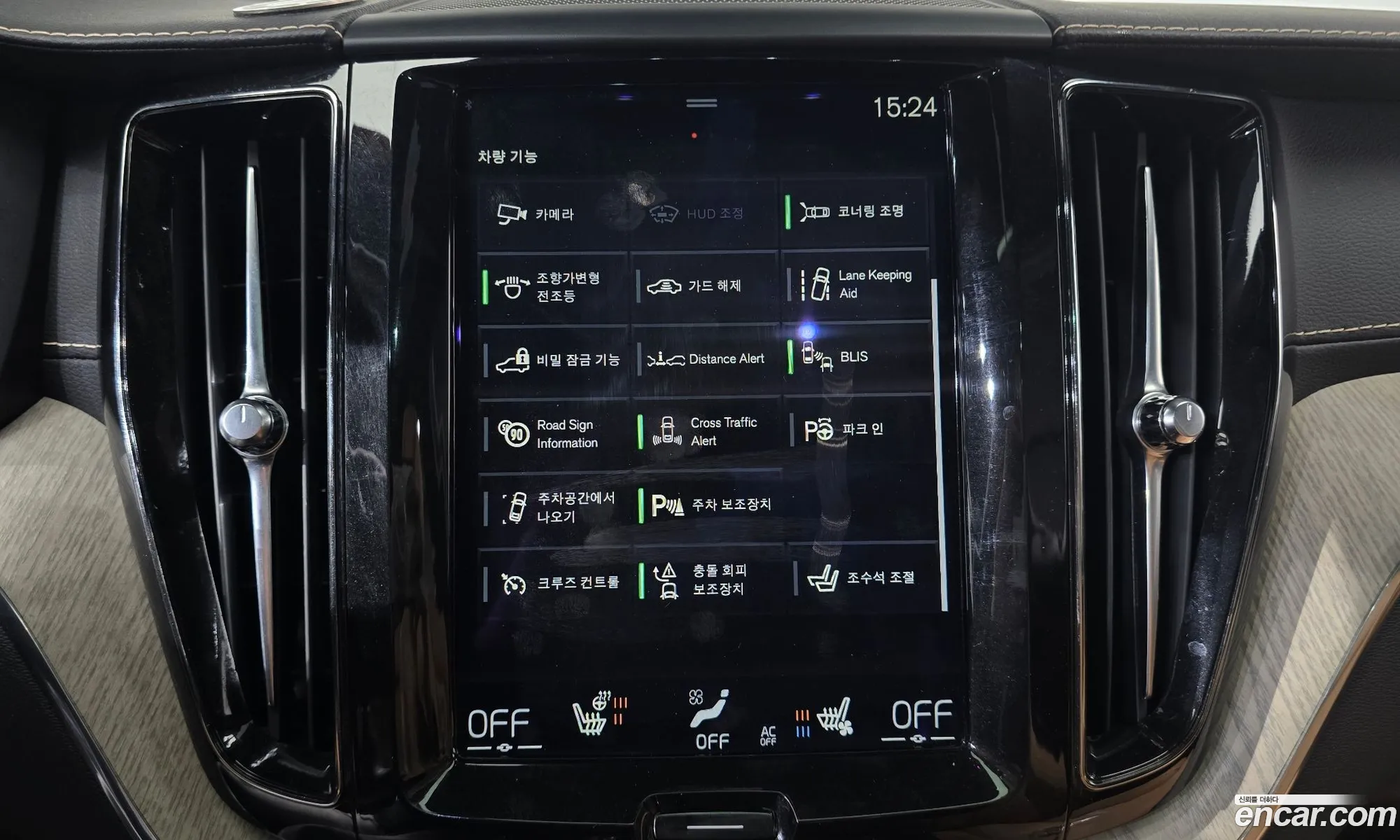 Volvo XC60 2017 YV1UZA8ACJ1012063 — 10