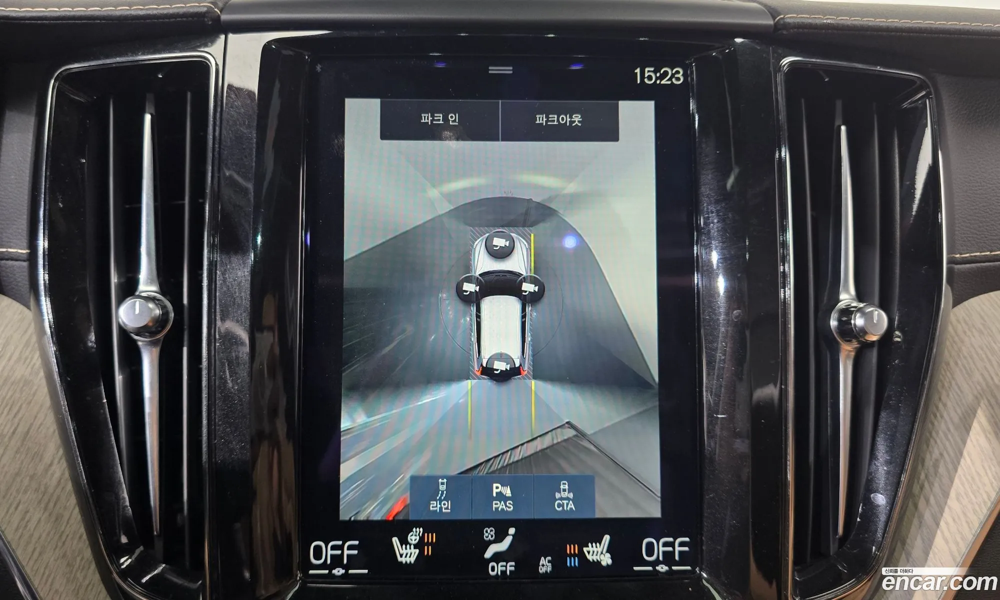 Volvo XC60 2017 YV1UZA8ACJ1012063 — 13