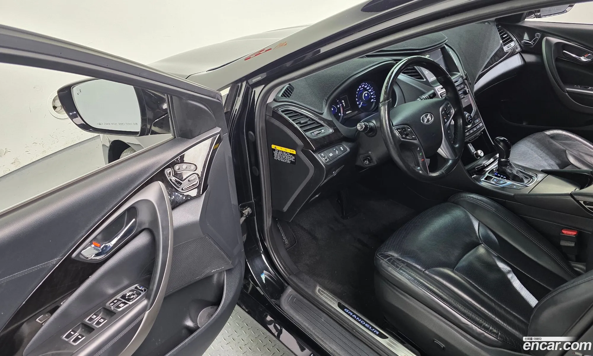 Hyundai Grandeur HG 2014 — 19