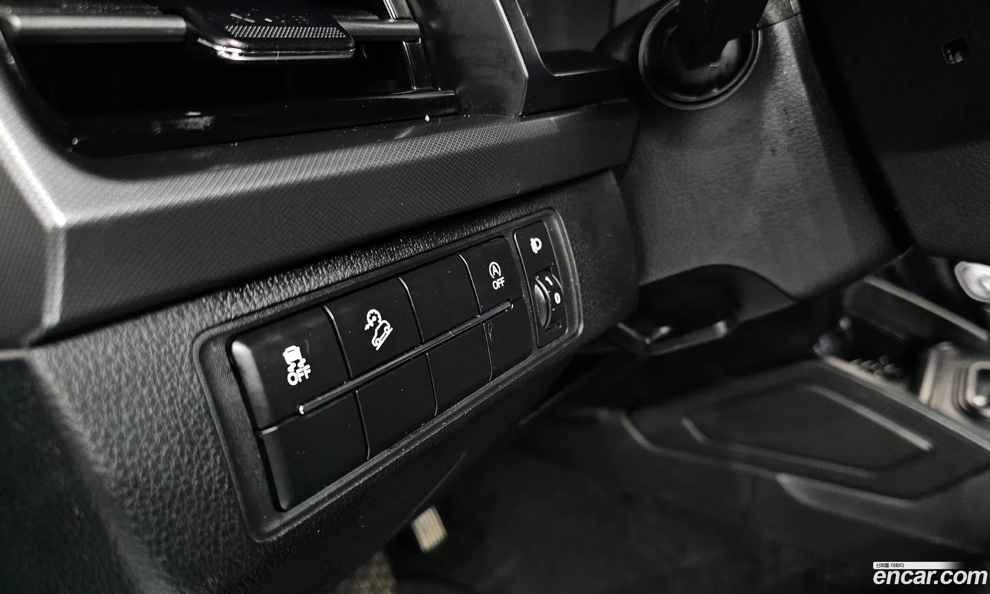 KG Mobility (SsangYong) Rexton Sports Khan 2023 — 11