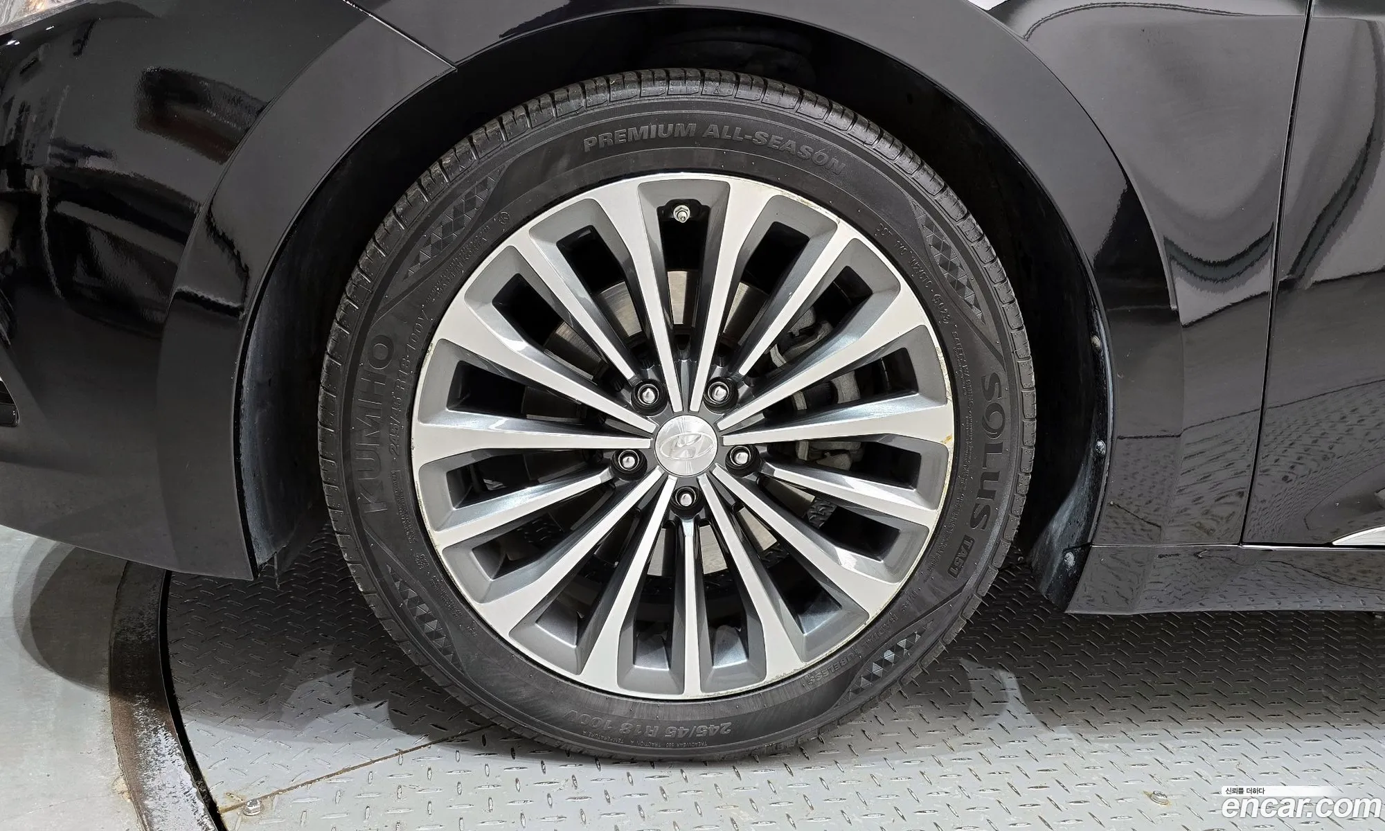 Hyundai Grandeur HG 2013 — 17